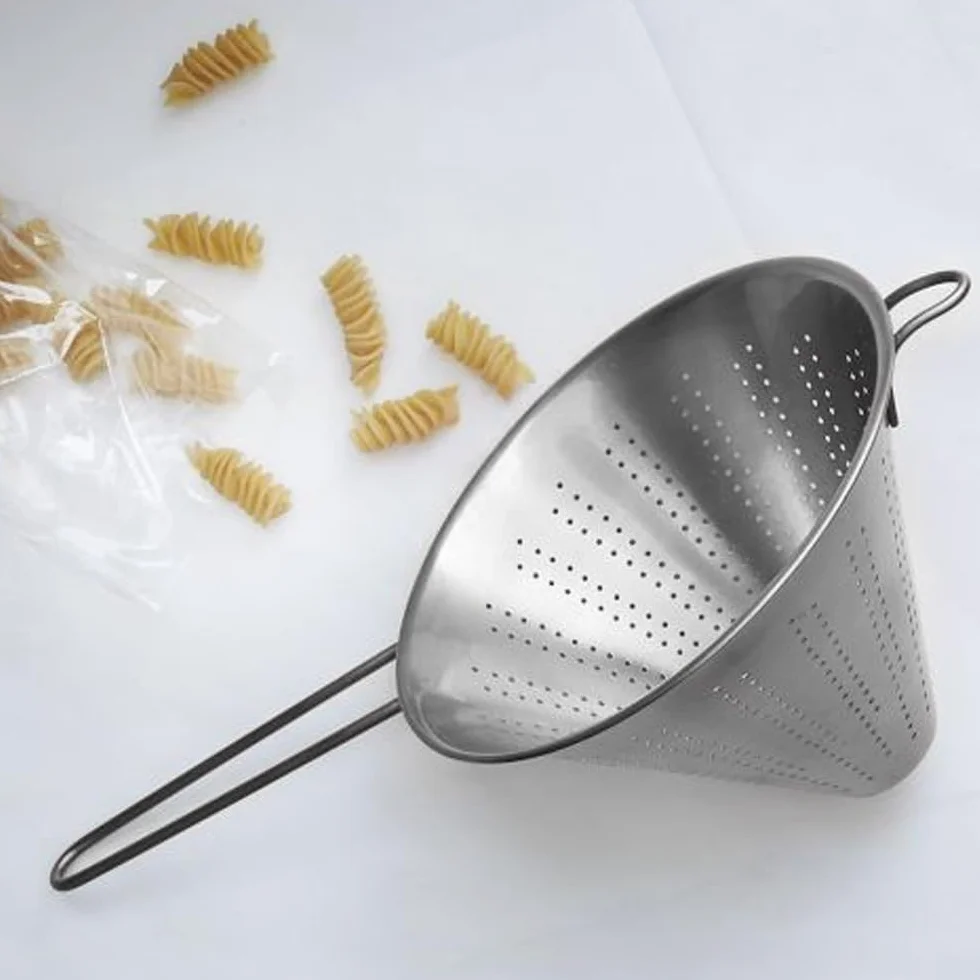 Menax - Colador Chino de Cocina de Acero Inoxidable - Colador de Cocina - Escurridor de Acero para Drenar Pasta, Verduras, Frutas y Arroz - 14 cm
