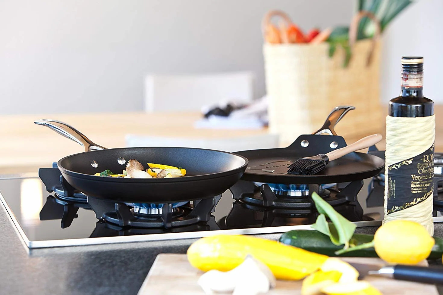 LE CREUSET Crepera de aluminio antiadherente, diámetro 24 cm, para todas las fuentes de calor, incluso la inducción, Antracita/Plateado, 51106240010002