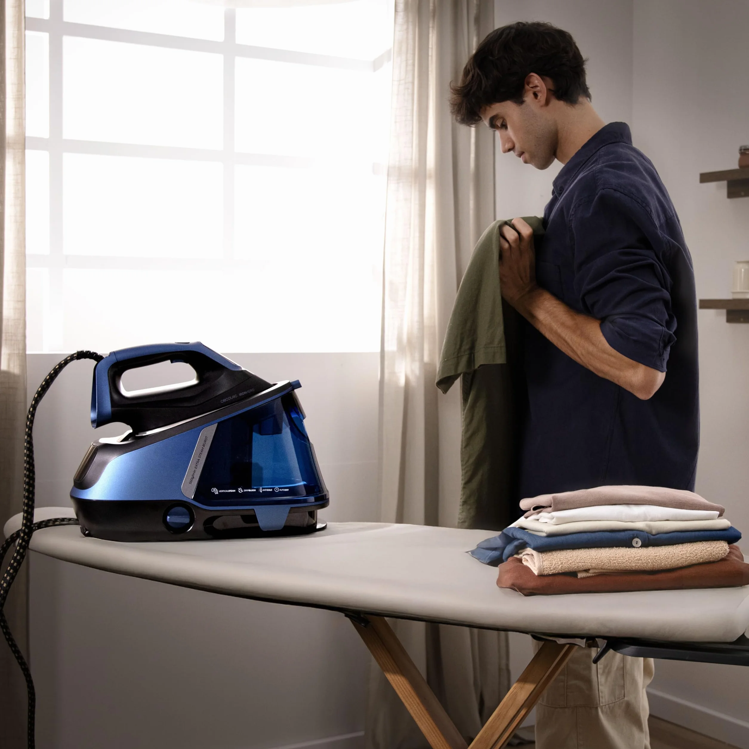 Cecotec Centro de Planchado Vertical IronHero H-3000 Station Geyser. 3000W, Suela Cerámica Turbo Slide, 600g/min en Golpe Vapor, Apagado Automático, Pantalla Táctil, Tecnología AntiCal y Cyclo Clean