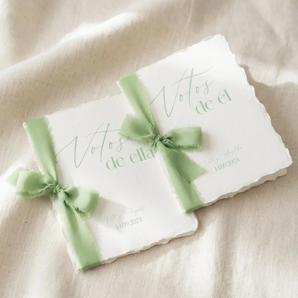 Libros de Votos para bodas "Él y Ella" con Papel de Algodón y Cinta de Seda Verde Sage - Regalo de Boda y Recuerdo de Ceremonia - Estilo Vintage y Elegante.