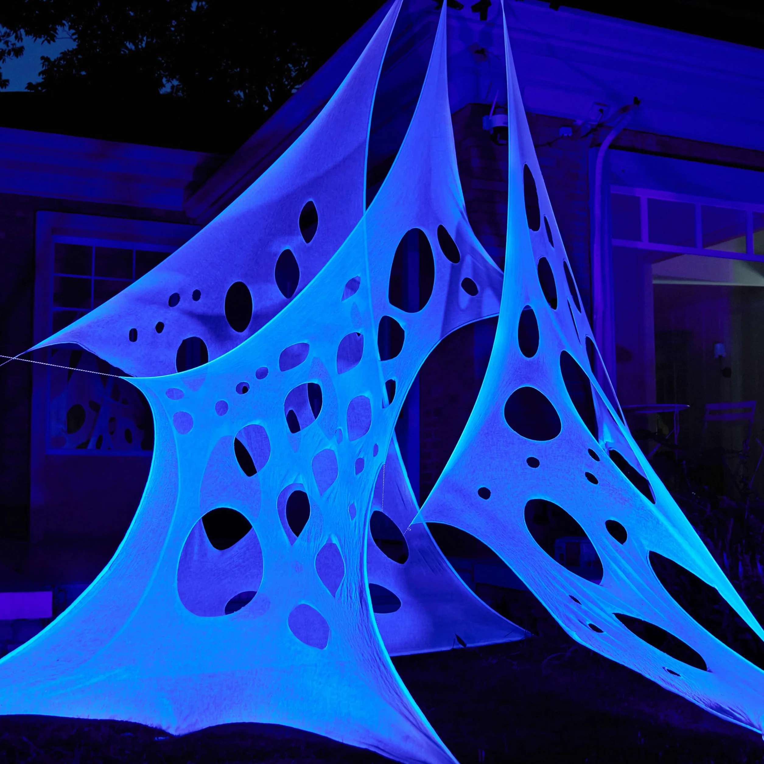 JOYIN Telaraña de Halloween de 1000 pies Cuadrados, decoración al Aire Libre, telarañas Gigantes Que Brillan en la Oscuridad, telaraña elástica Flexible en Blanco (Azul por la Noche), Verde, Naranja