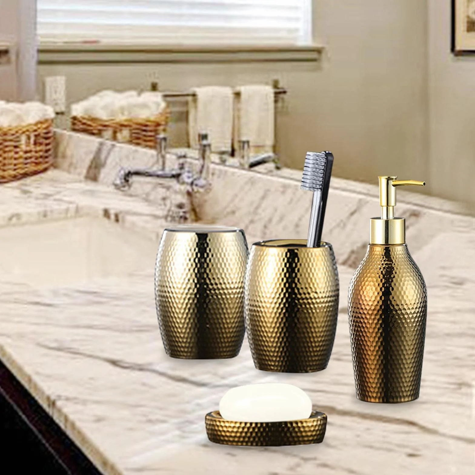 Juego de accesorios de baño con copa dorada