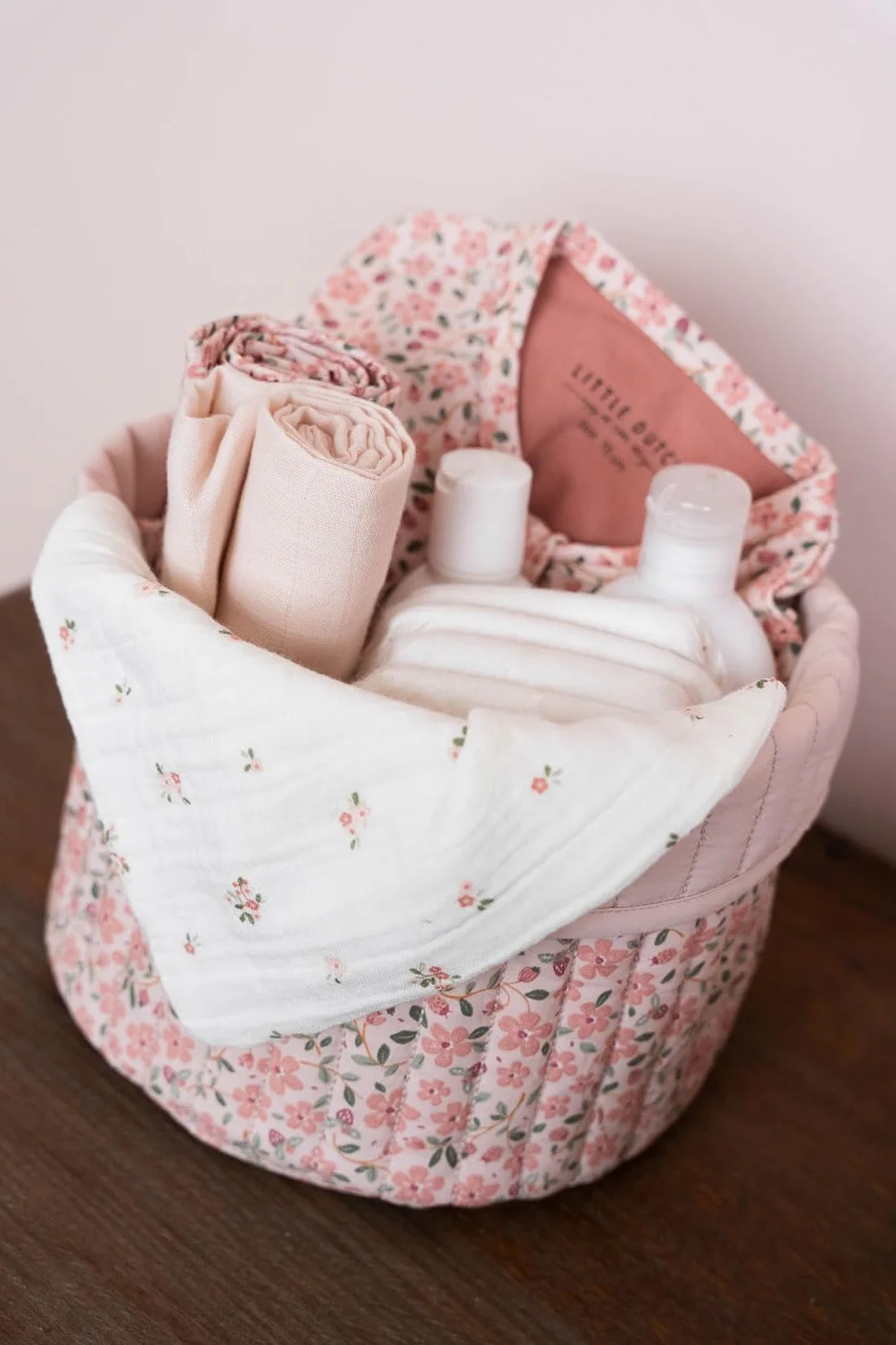 Little Dutch Cesta organizador para cambiador de bebé reversible redonda rosa jardín de hadas
