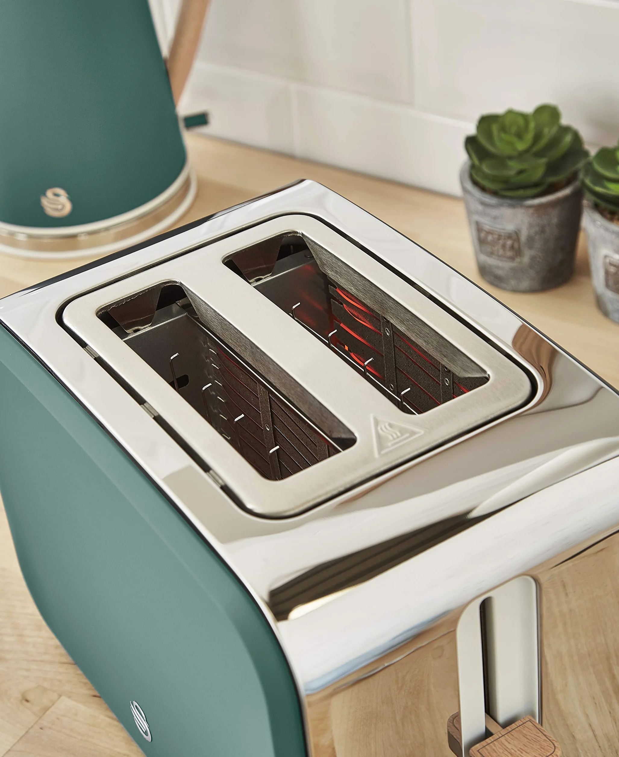 Swan Nordic Set Desayuno Hervidor de agua inalámbrico 1,7L 2200W, Tostadora Pan ranura ancha 2 rebanadas, 3 funciones, diseño moderno, efecto madera, verde