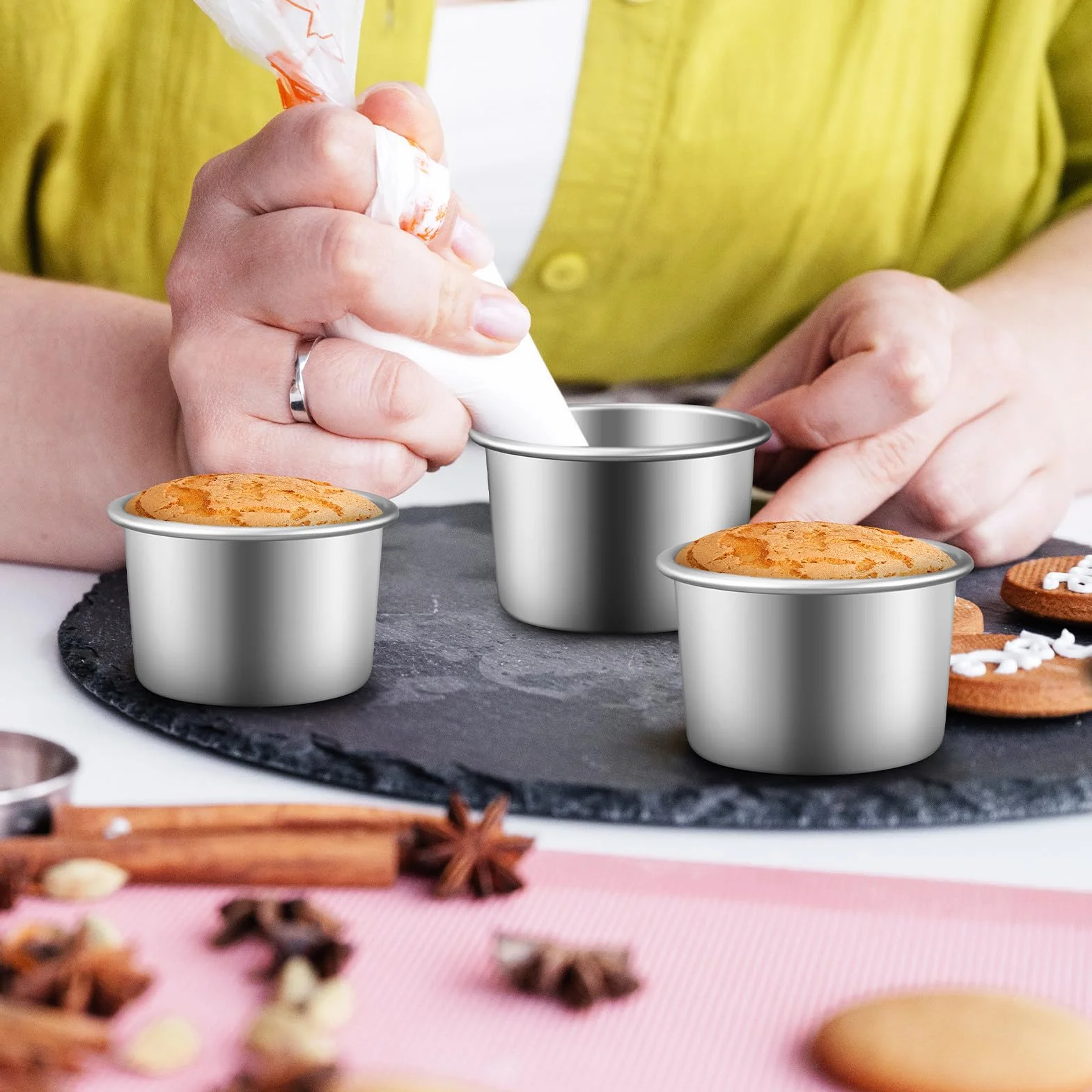 FOMIYES Molde para Pasteles Redondo de 2 Pulgadas con Fondo Desmontable, Aluminio Antiadherente, Juego de 4 Unidades, Adecuado para Hornear Tartas, Quiches y Postres Variados en Horno