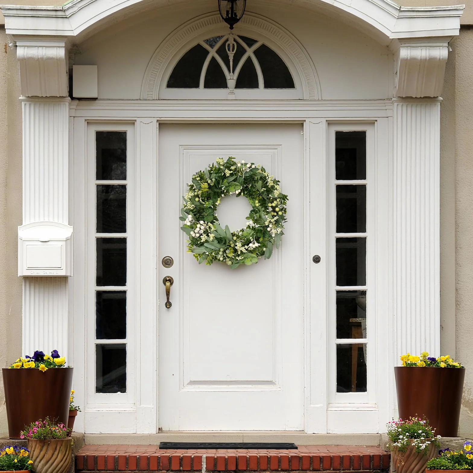 Corona de Eucalipto y Bayas de 46 cm en PE Premium – Corona de Puerta Resistente a la Intemperie para Todo el Año, Decoración para Exteriores de Entrada, Jardín y Exteriores