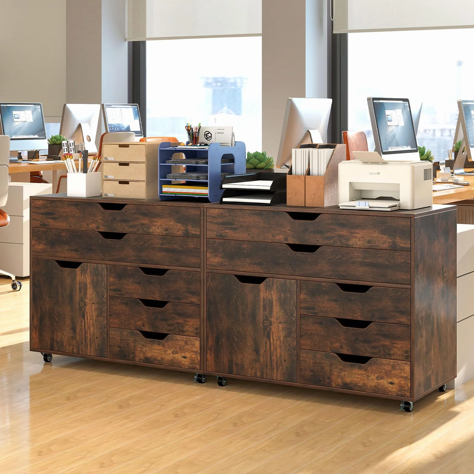KOMFOTTEU Archivador Móvil con 5 Ruedas, Soporte para Impresora con 5 Cajones en 2 Tamaños y Armario con Puerta, Mueble de Almacenaje para Oficina, Cajonera Escritorio, 77,5 x 40 x 64 cm (Marrón)