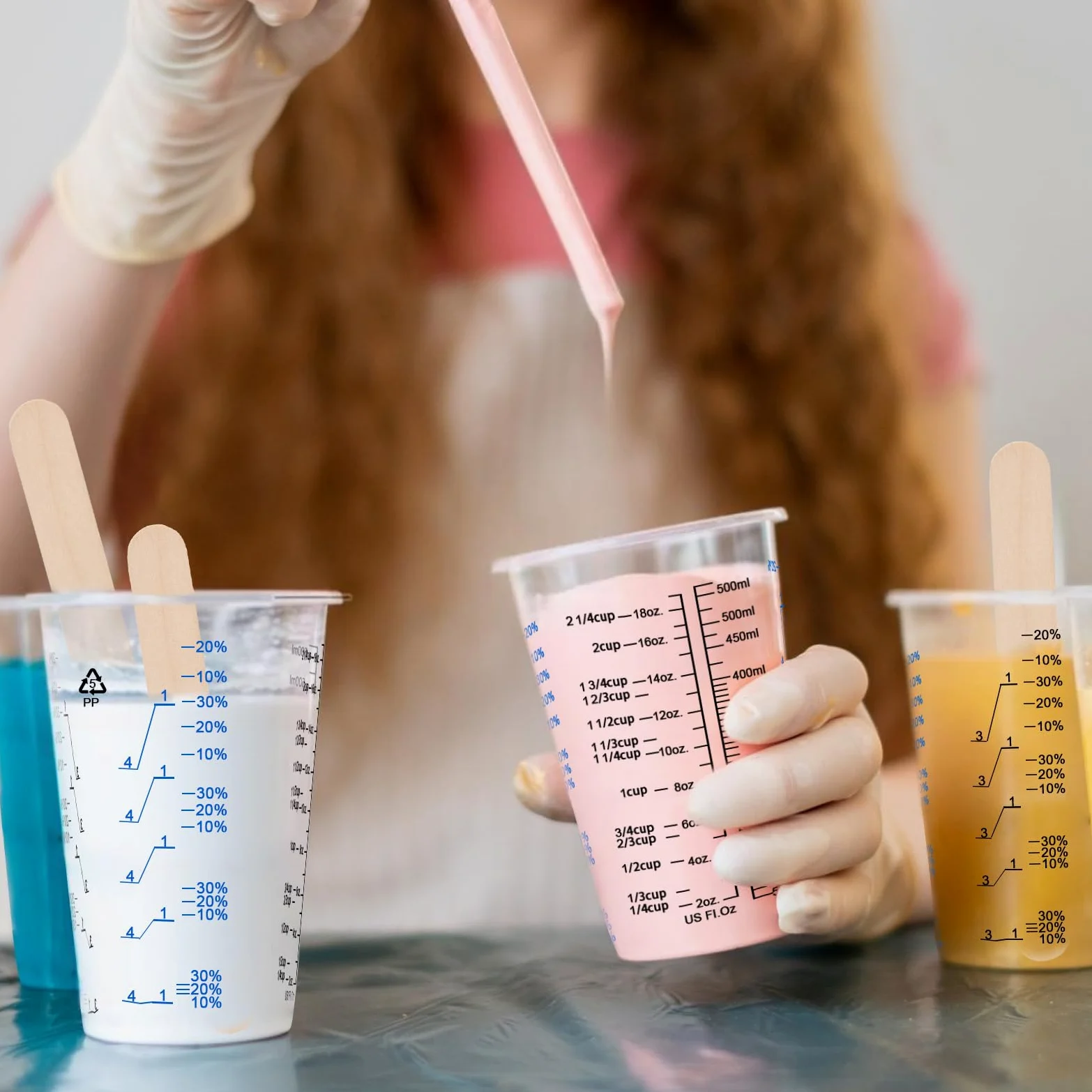 Paquete de 50 tazas medidoras de plástico para líquidos de 20 onzas (600 ml), vasos desechables para mezcla de pintura para resina epoxi, tazas medidoras desechables para resina, relaciones de
