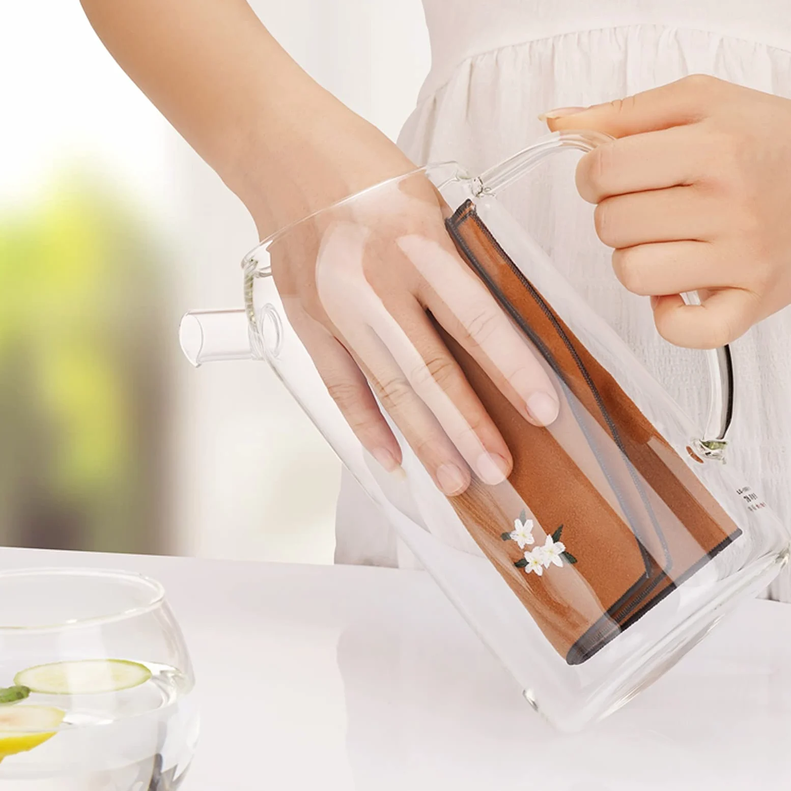Jarra Agua Fria Jarra de vidrio para el hogar con cubierta de acero inoxidable Estilo japonés CAPACIDAD GRANDE CAPA FRÍA CARAFE PARA JUGO, LECHE, BEBIDAS CALIENTES Y FRÍAS Jarra Agua Detox Frutas