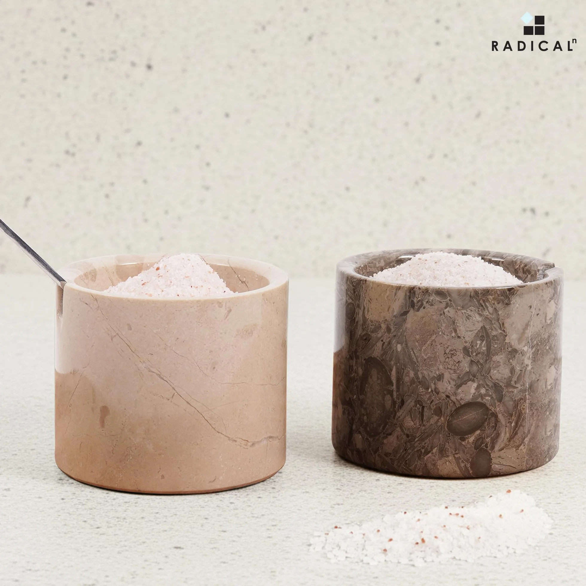 Radicaln Bodega de sal de mármol con tapa y bandeja de 7,6 cm, pulgadas Oceanic & Verona, juego de 2 tarros de condimentos hechos a mano para almacenamiento de cocina