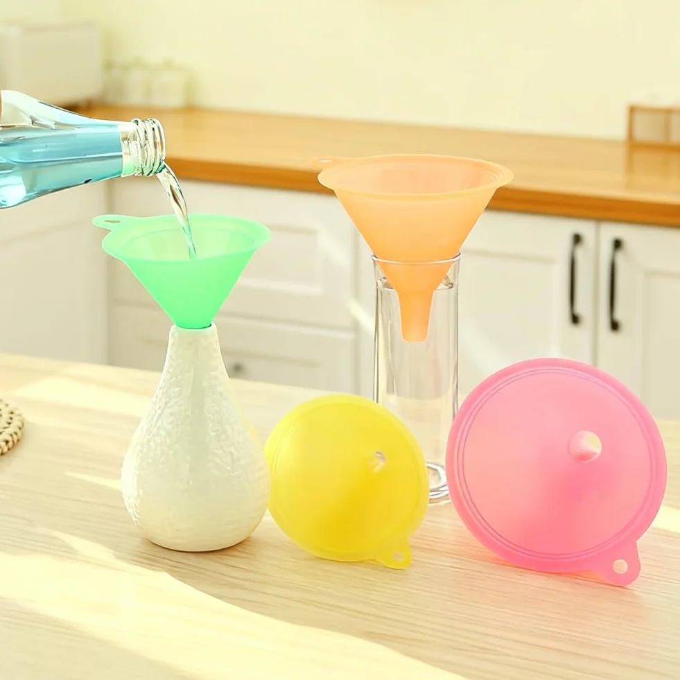 Juego de Embudos de Cocina de Plástico de 5 tamaño (Pequeño A) con Pico Estrecho para Llenar Botellas, Transferir Líquidos, Ingredientes Secos, Lociones Cosméticas, Aceites Esenciales.