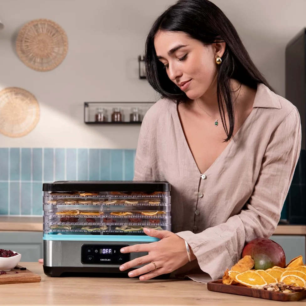 Cecotec Deshidratador de Alimentos VitaDry Pro. 300 W, Deshidratadora de Frutas con 5 Bandejas Altura Regulable, Pantalla Digital, Temporizador 30 min a 48 hs, Temperatura 35º-70º, Inox