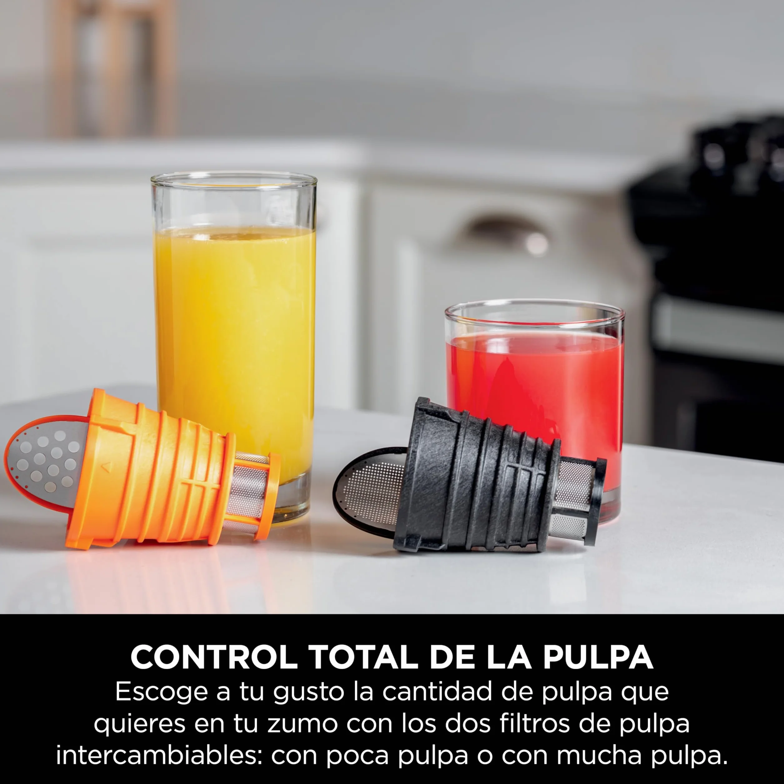 Ninja Licuadora de Prensado en Frío para Zumos y Bebidas Saludables - Diseño Compacto y Fácil de Limpiar - Jarra de 700 ml y Recipiente para Pulpa de 1,1 l - Gris, JC151EU