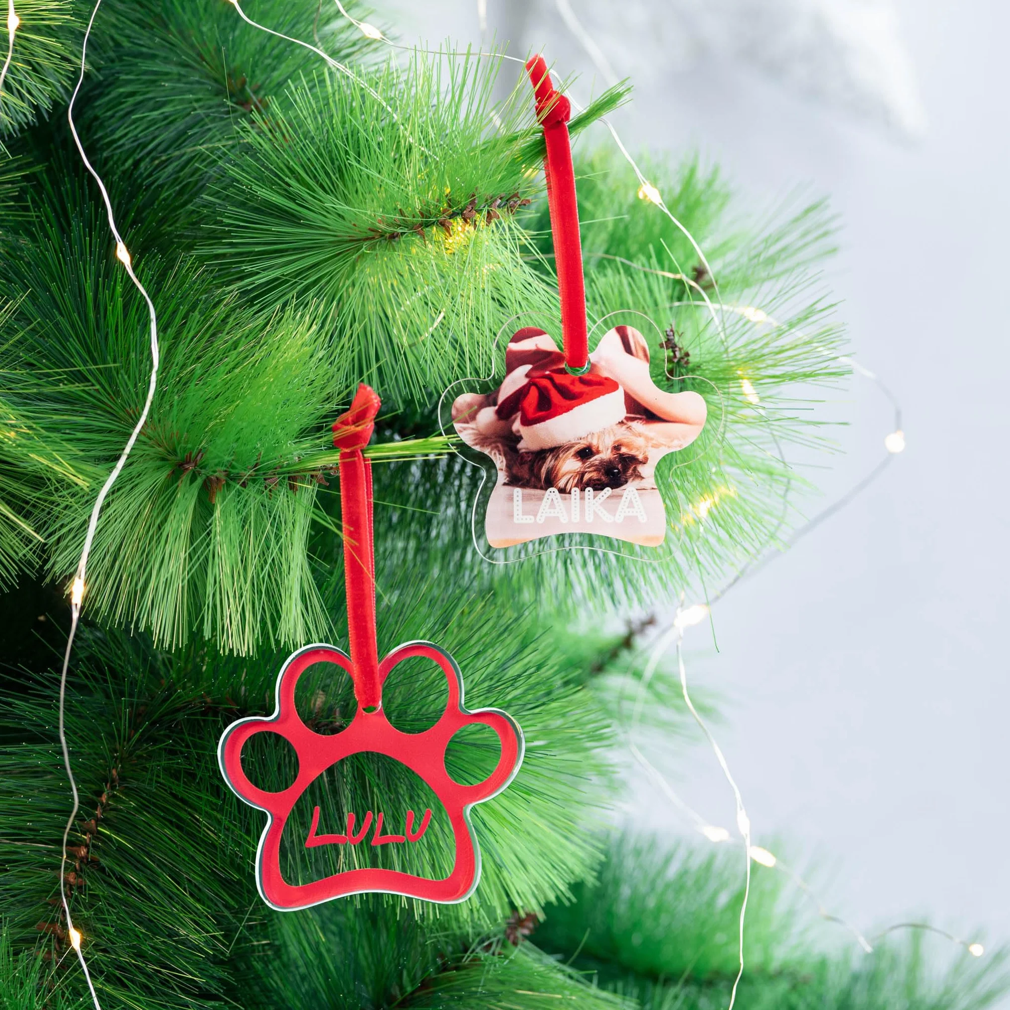 Wanapix | Adorno Navidad de Metacrilato Personalizado | Adorno para Árbol Navidad Personalizado con Foto | Incluye 2 Cintas de Terciopelo para Colgar, Verde y Roja | Huella