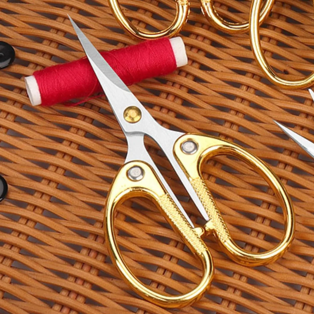 Tijeras de bordado de acero inoxidable de 4.5 pulgadas con punta curvada para coser, tijeras pequeñas afiladas para manualidades, manualidades, herramientas de costura y uso diario, color dorado