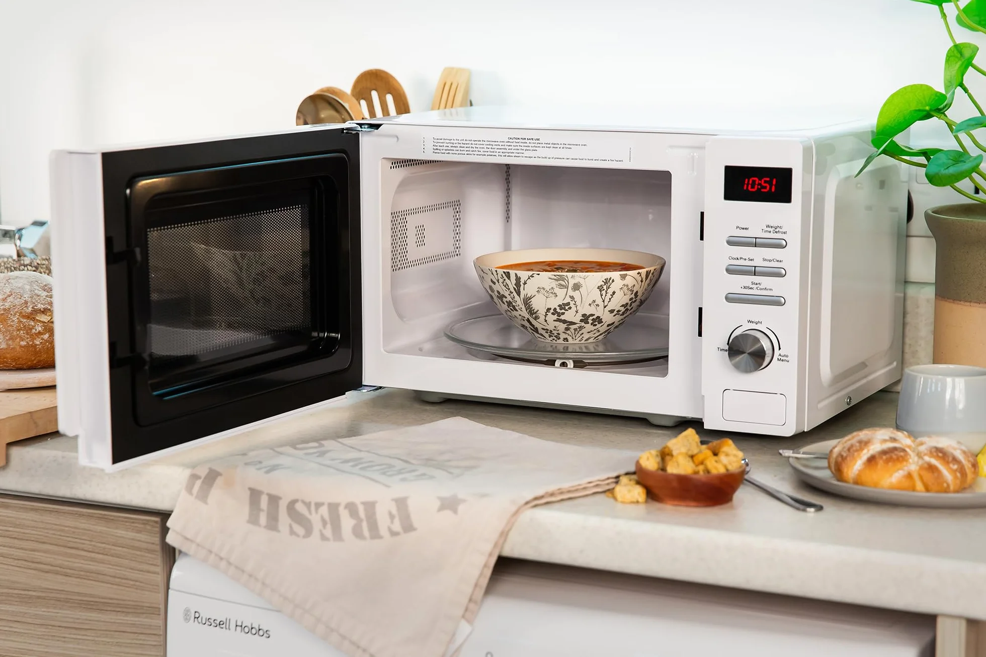 Russell Hobbs RHM2079A - Microondas digital básico, 20 l y 800 W, 5 niveles de potencia, descongelación automática, 8 menús de cocinado automático, reloj y temporizador, fácil de limpiar, blanco