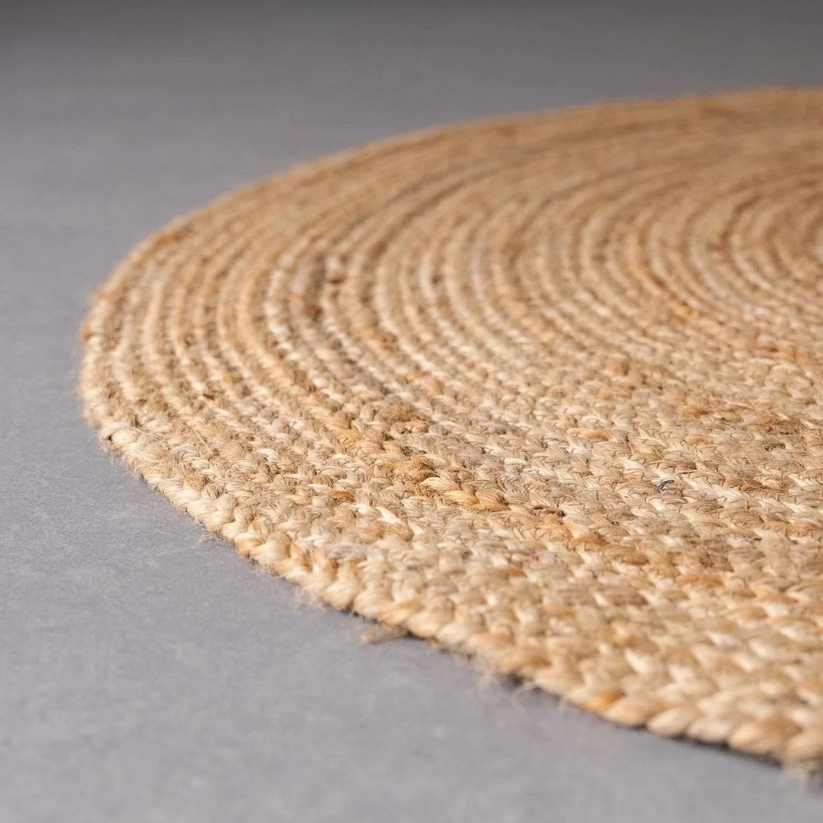 LOLAhome - Alfombra Redonda Trenzada de Yute Natural de 100 cm. Pieza Artesanal, Duradera y Atemporal, Vestir Suelos con Personalidad aportando Calidez y un frescor Natural.