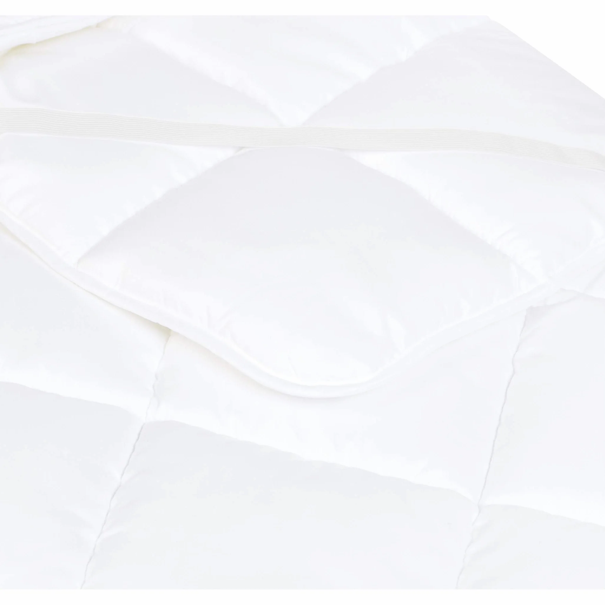 Amazon Basics Sobrecolchón suave con relleno de poliéster de microfibra y correas, 160 cm x 30 cm x 200 cm, blanco