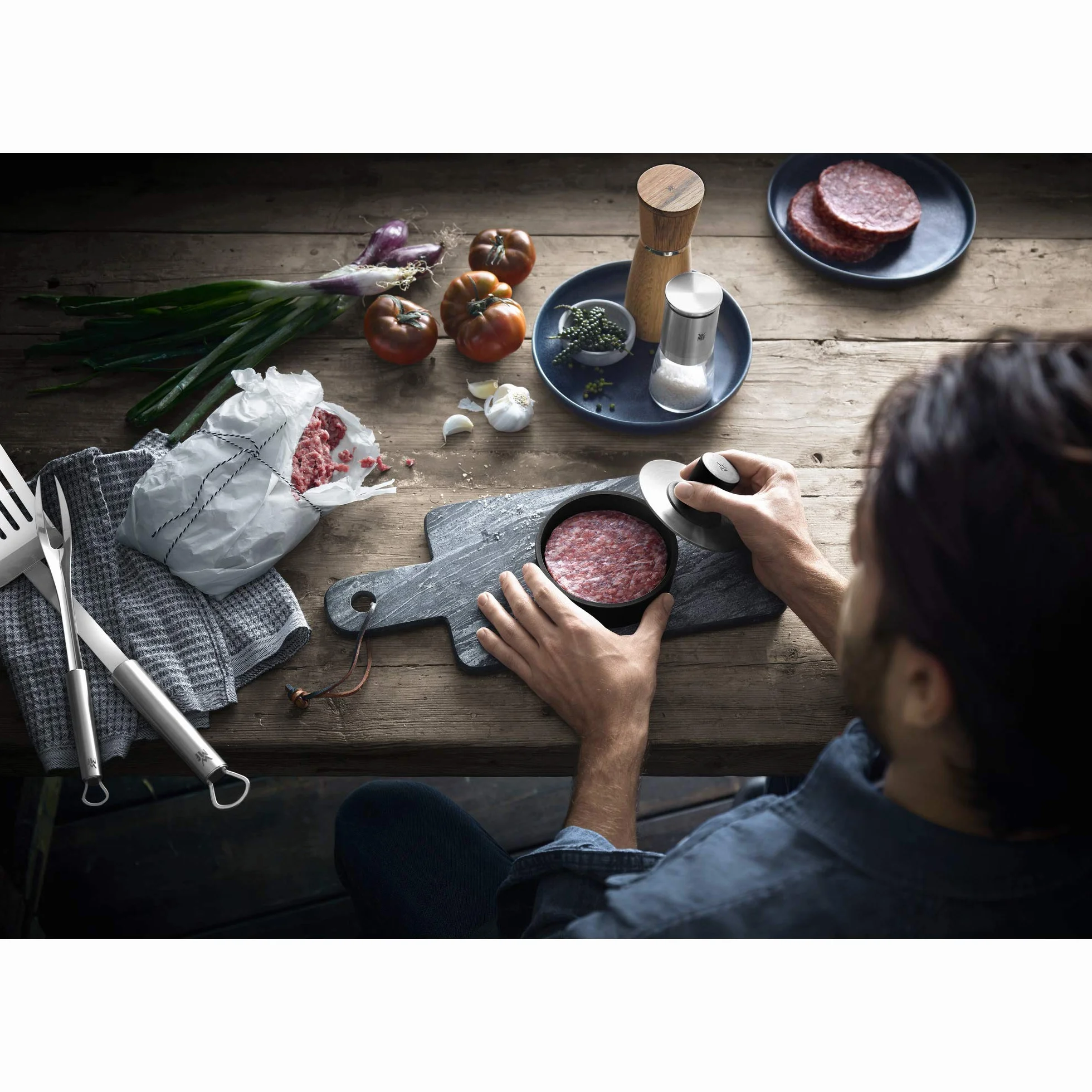WMF BBQ - Prensa para hamburguesas de 12,5 cm, prensa uniformes para deliciosas hamburguesas,carnes y verduras, acero inoxidable cromargan 18/10, apta para lavavajillas