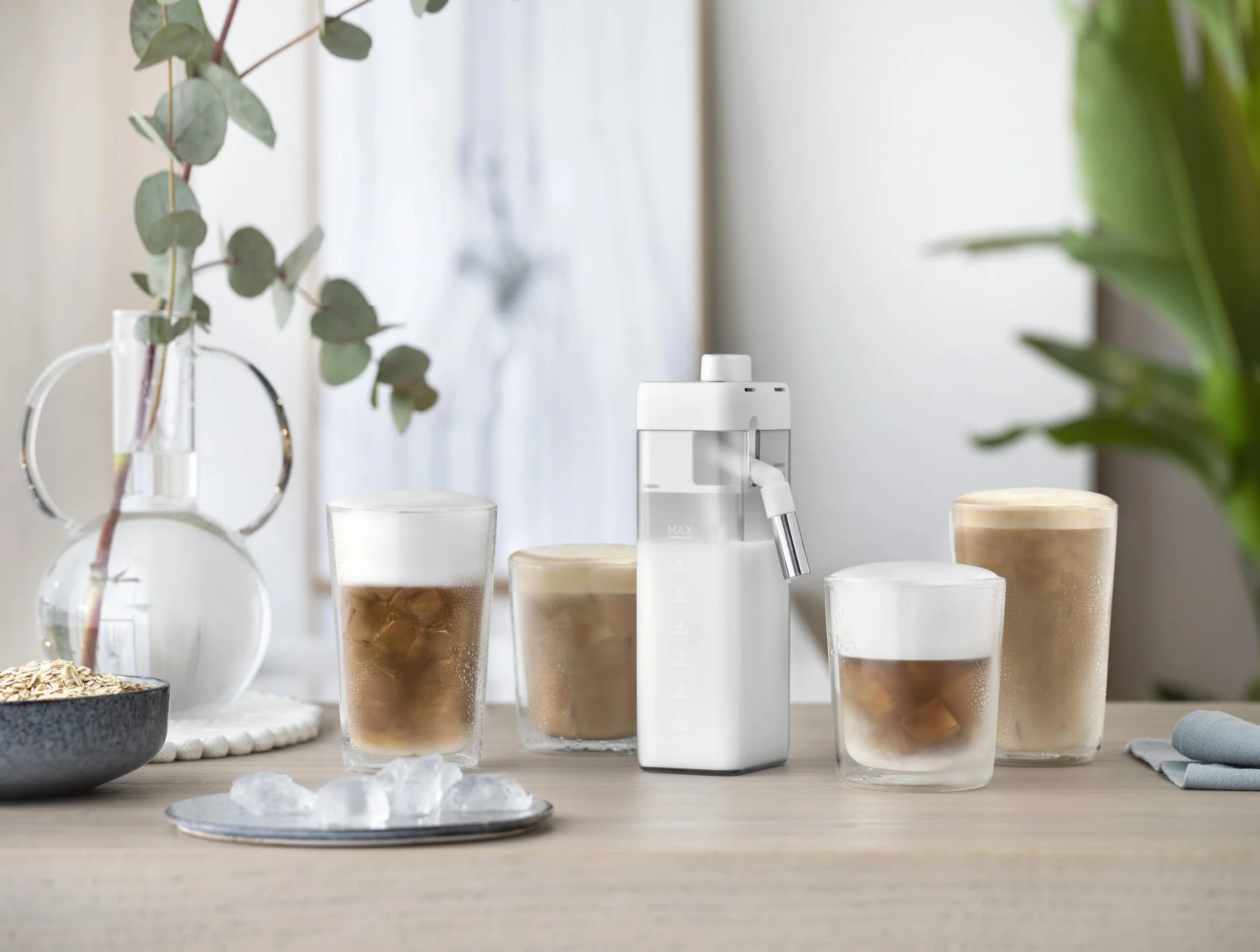 De'Longhi Rivelia LatteCrema Cool Upgrade Set para Recetas Frías DLSC032, Espumador Leche Fría para Máquinas de Café Rivelia, Incluye Jarra LatteCrema Cool, 2 Vasos Doble Pared de 400ml y 2 de 480ml