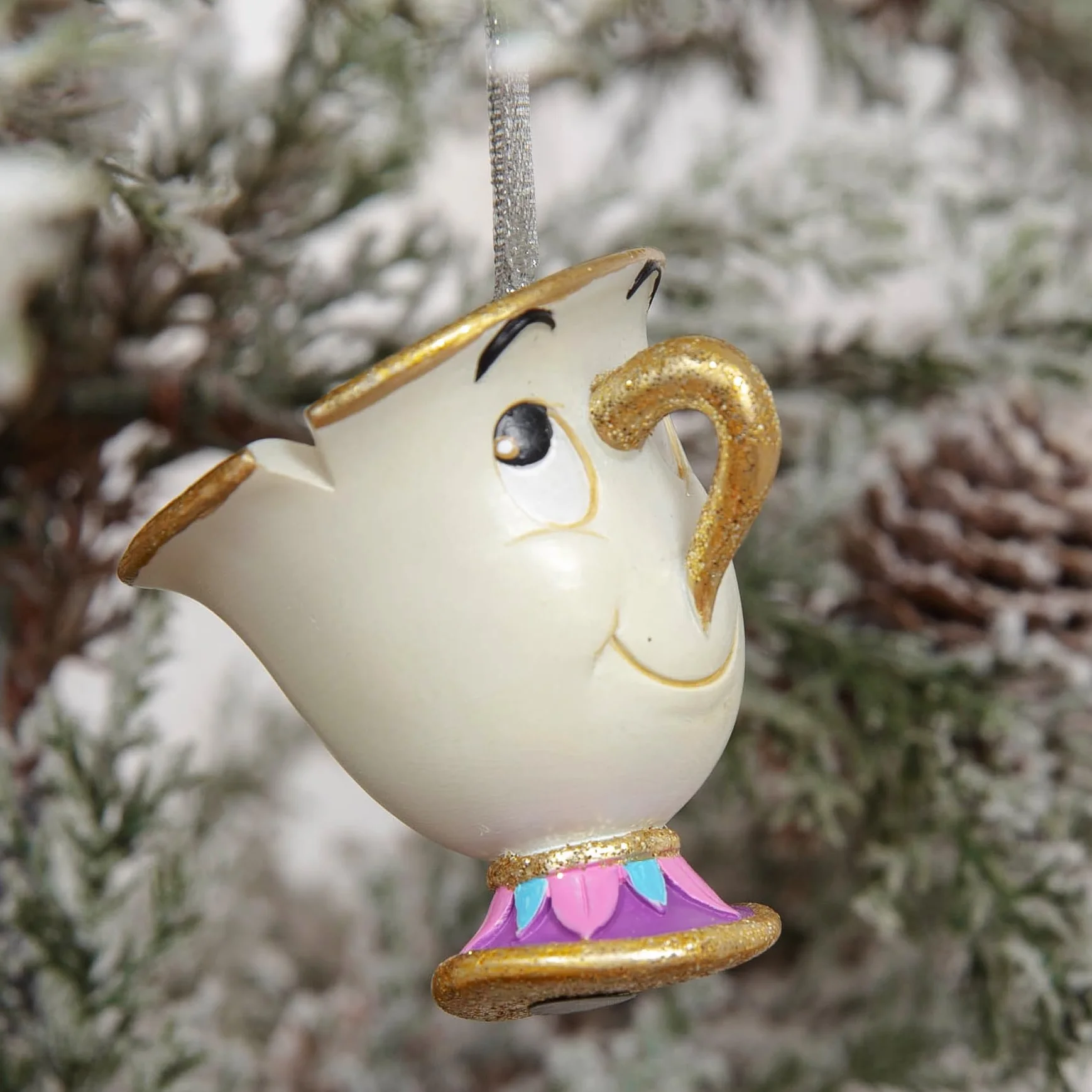 Disney – Juego de 4 adornos colgantes de resina de La Bella y la Bestia – Cogsworth, Chip, Lumiere & Mrs Potts – Adornos de árbol de Navidad con purpurina – Regalo con licencia y artículos para el