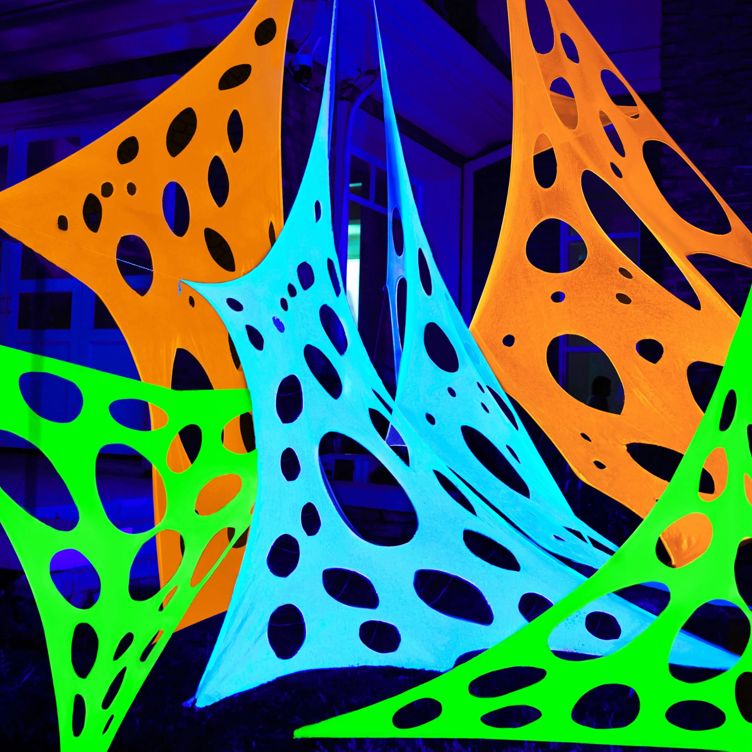 JOYIN Telaraña de Halloween de 1000 pies Cuadrados, decoración al Aire Libre, telarañas Gigantes Que Brillan en la Oscuridad, telaraña elástica Flexible en Blanco (Azul por la Noche), Verde, Naranja