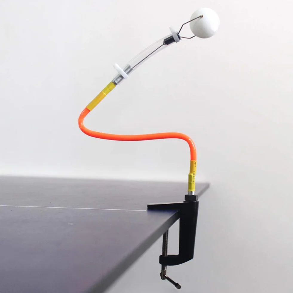 Robot de entrenamiento de tenis de mesa, Máquina de ping pong con lanzamiento de bolas rápidas, Sistema de rebote ajustable, Incluye clip de fijación Para práctica y entrenamiento individual