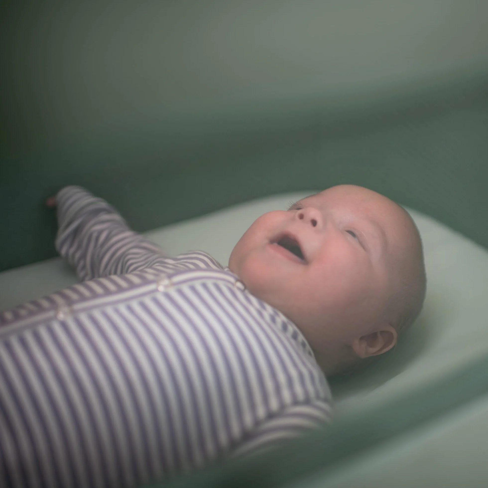 Maxi-Cosi Iora Cuna Colecho Bebe Co-Sleeper 0-6 meses 9 kg 4 Posiciones Inclinación 5 Altura Essential Graphite