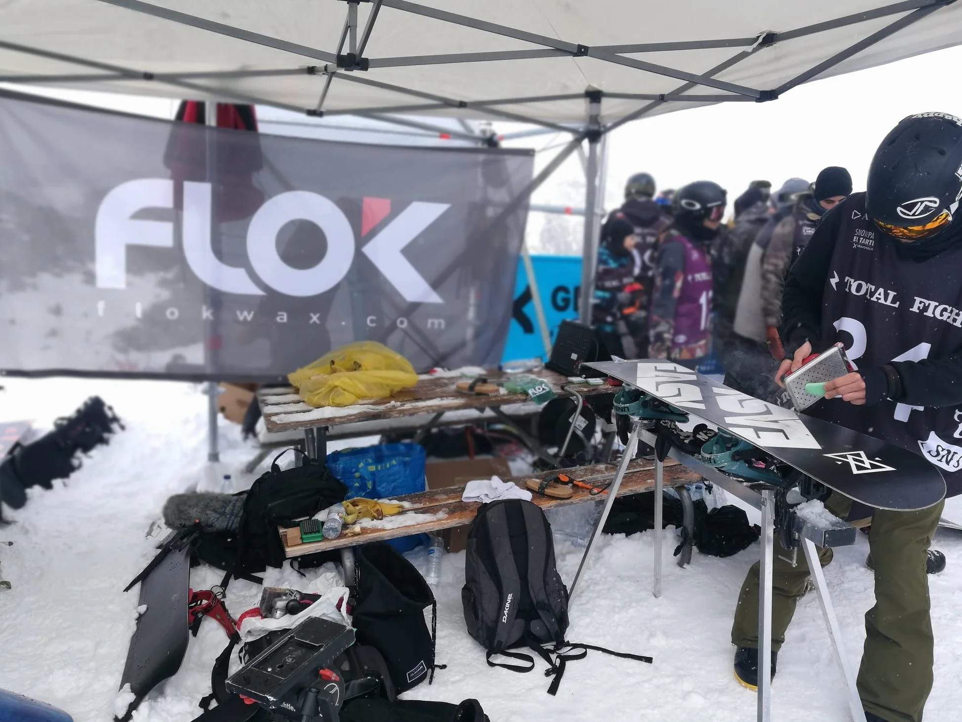 FLOK. Cera de Esquí y Snowboard Temperaturas Cálidas 200 g. Cera para esquí Alpino y Snowboard, nordico, Encerado, Mantenimiento, Carreras, Deslizamiento
