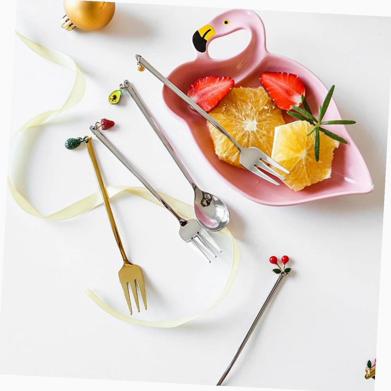 Tenedores de Postre Decorativos Colgante de Fruta, 4 Piezas | Acero Inoxidable Dorado, Pulido Espejo, Agarre Cómodo y Estilo Creativo para Mesa y Café