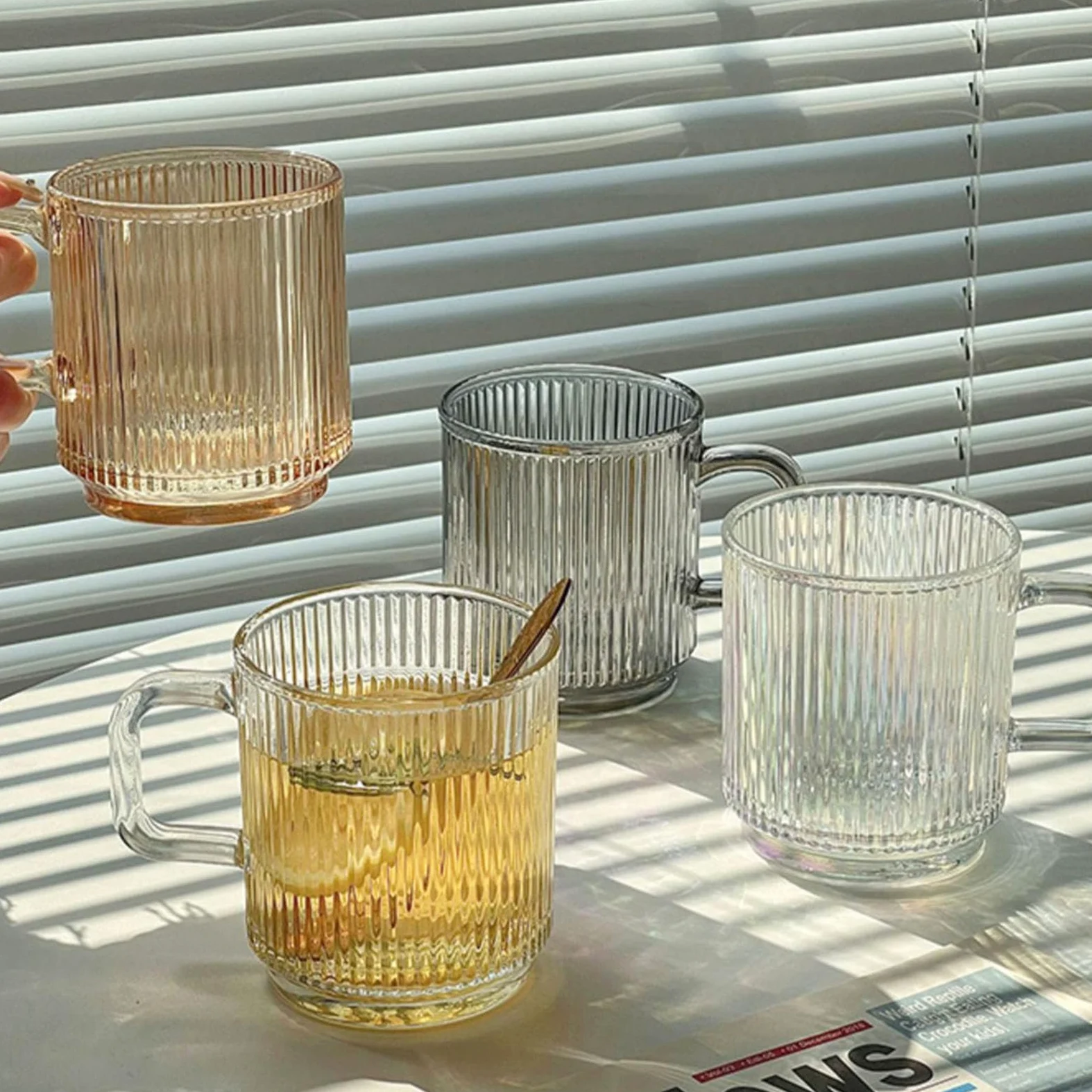 Paquete de 6 Tazas de café de Vidrio de 340 ml, Tazas de té clásicas con Rayas Verticales y asa, Ideales para Bebidas frías y Calientes.