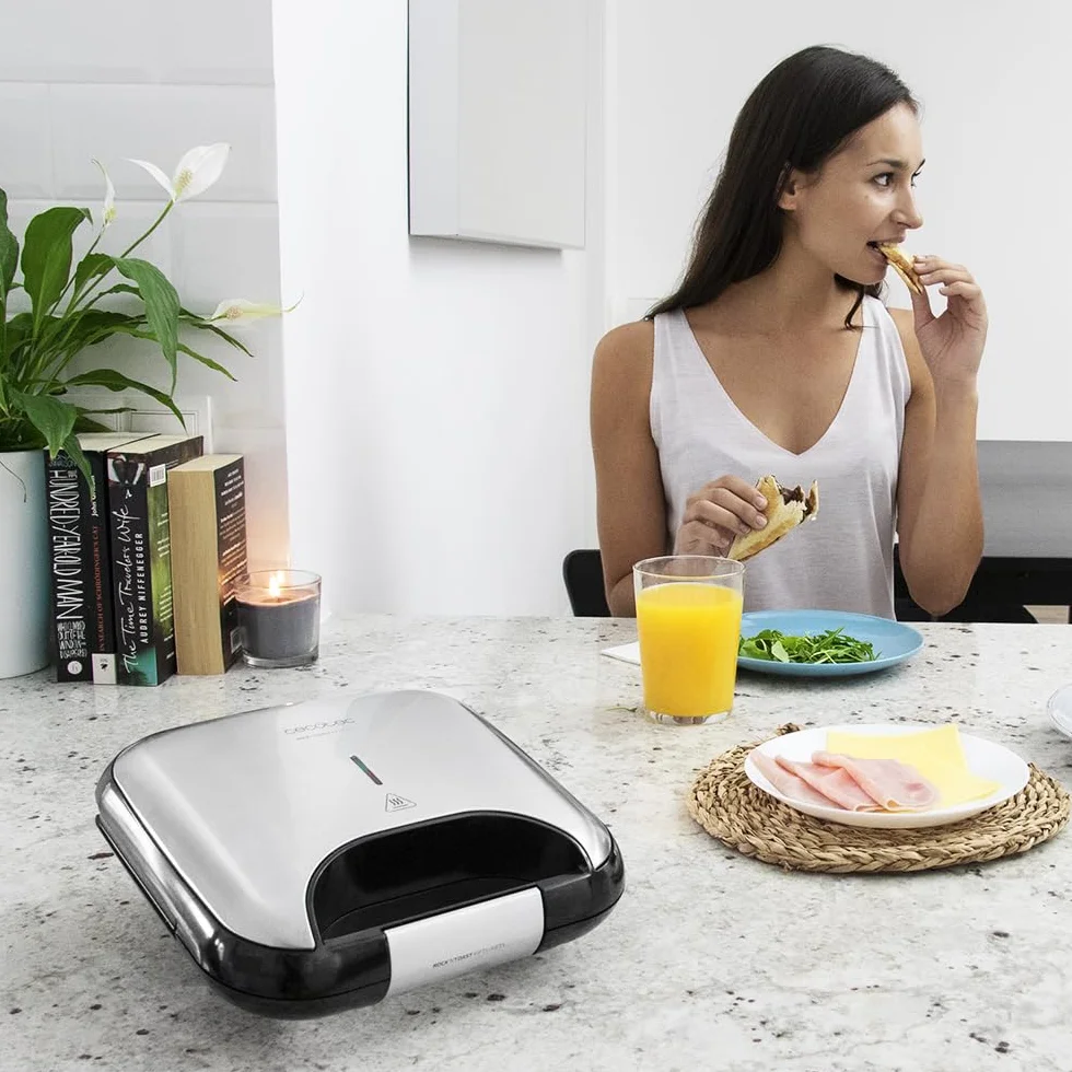 Cecotec Sandwichera Rock'nToast Deep Classic, 1000 W, Mayor amplitud, Placa triangulares, Tostado uniforme, Revestimiento RockStone, Capacidad 2 Sándwiches, Libre de PFOA