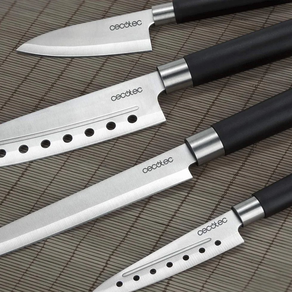 Cecotec Set de cuchillos multiusos Santoku. Filo de grosor de 2mm - Cuchillo picador y para trinchar de chef - Presentación en Estuche