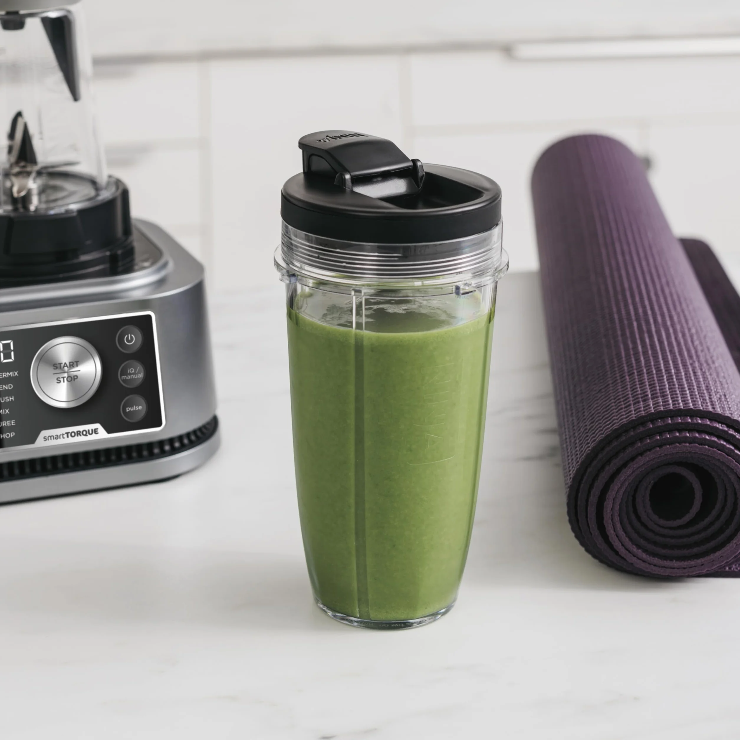 Ninja Foodi Power Nutri Batidora de vaso 3 en 1, Smoothies, cremas y bebidas heladas, jarra de 2,1 l, vaso de 700 ml, recipiente de 400 ml con varilla Power Paddle, 1200 W, Plateada CB350EU