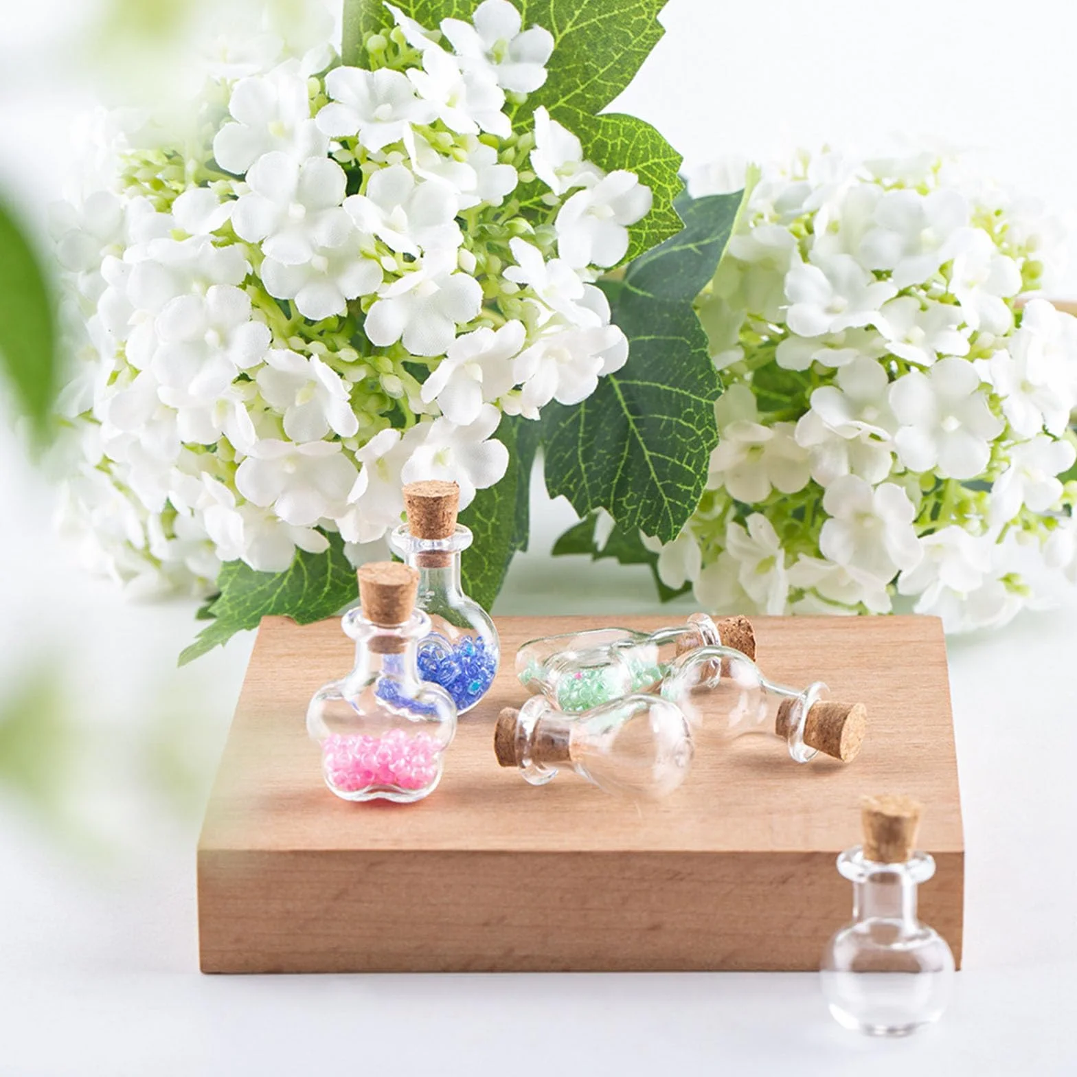 10 pcs Mini Botellas de Cristal con corcho,mini botellas de deseos,Botes Cristal Pequeños con tapas de corcho y cuerda,botellas pequeñas para decorar el árbol de navidad decoración DIY