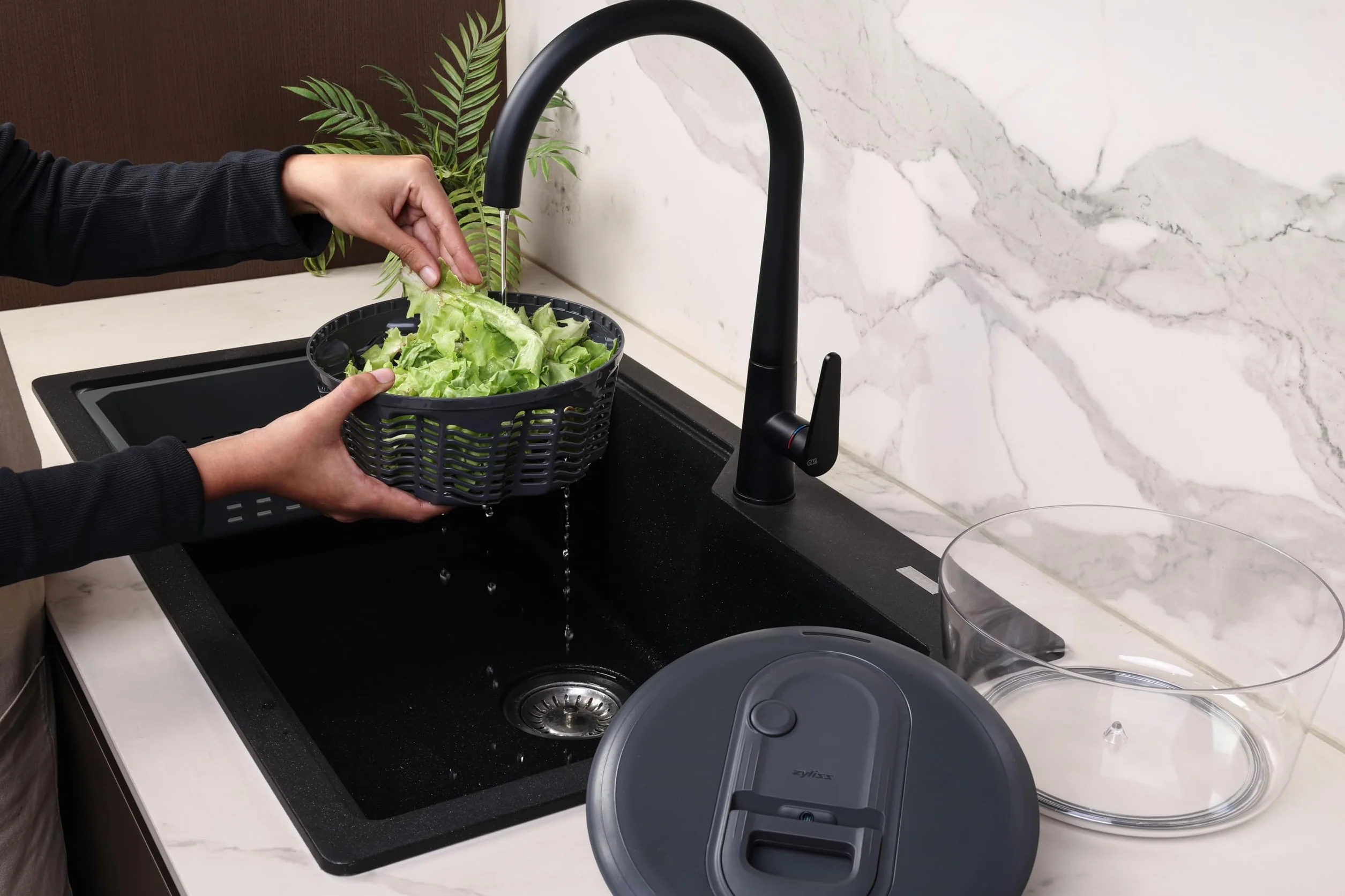 Zyliss Easy Spin Clásico Centrifugadora Lechuga Pequeña 3,5 L, Tecnología AquaVent™, Cuerda y Botón de Parada, Salida de Drenaje, Antideslizante, Sin BPA, Escurridor de Lechuga, Ensalada, Gris
