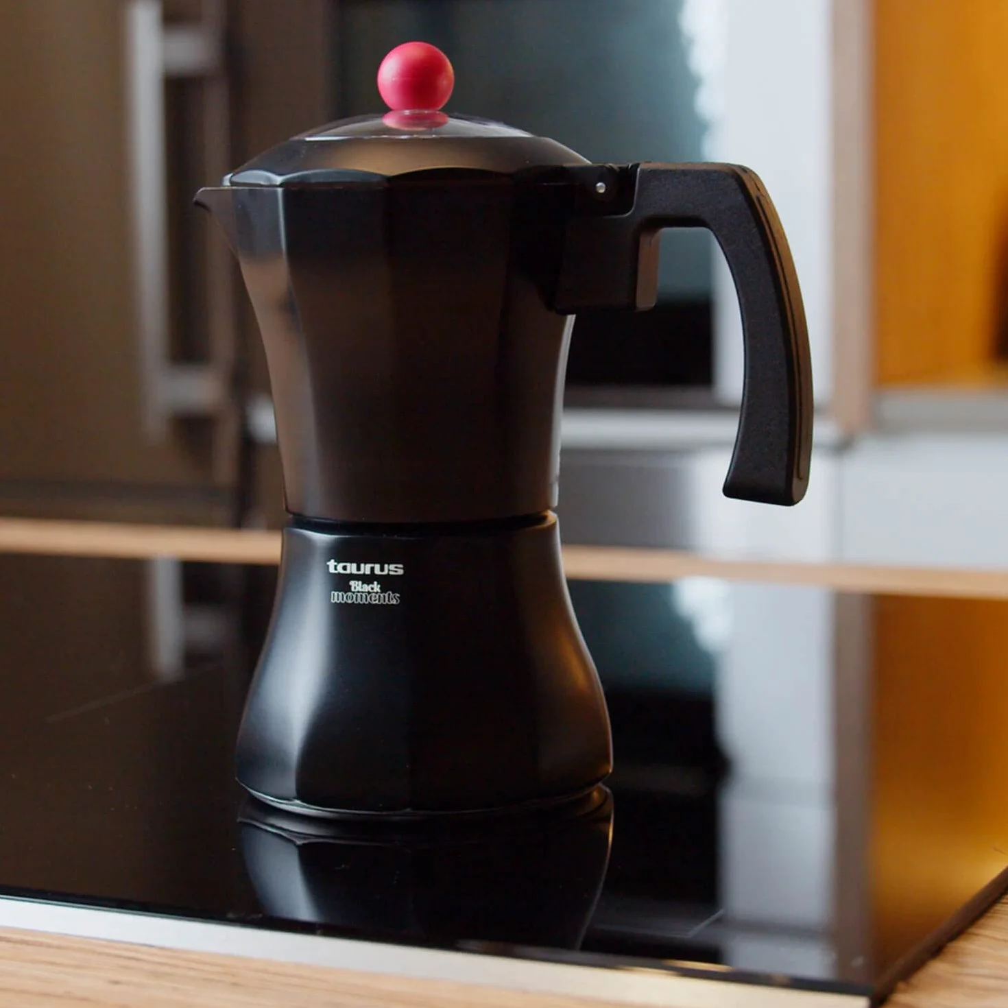 Taurus Black Moments 6 - Cafetera italiana, 6 tazas, base y filtro de acero inoxidable, válvula de seguridad, cierre de silicona para mayor seguridad, para todos los fuegos, tapa transparente, negro