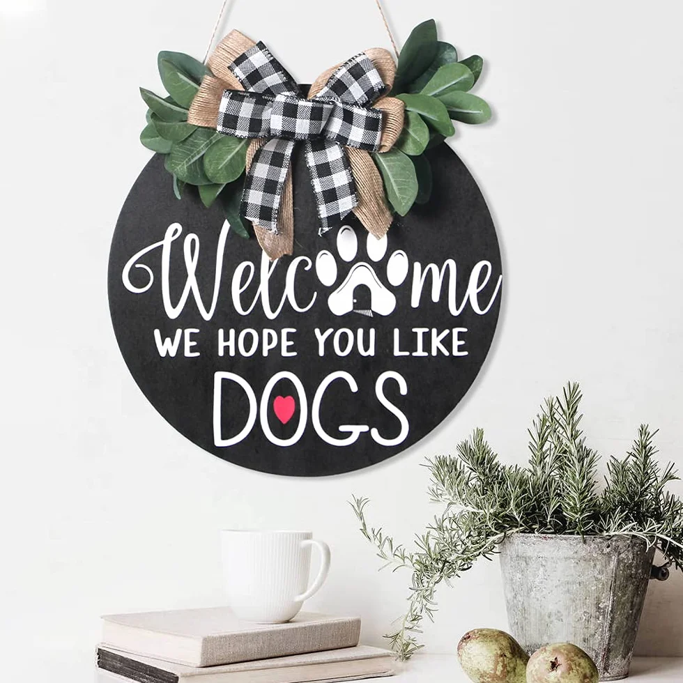 Alnicov Letrero de bienvenida de 11.8 pulgadas, con texto en inglés "Welcome We Hope You Like Dogs" para colgar en la puerta de la decoración del porche frontal, regalos de inauguración de la casa