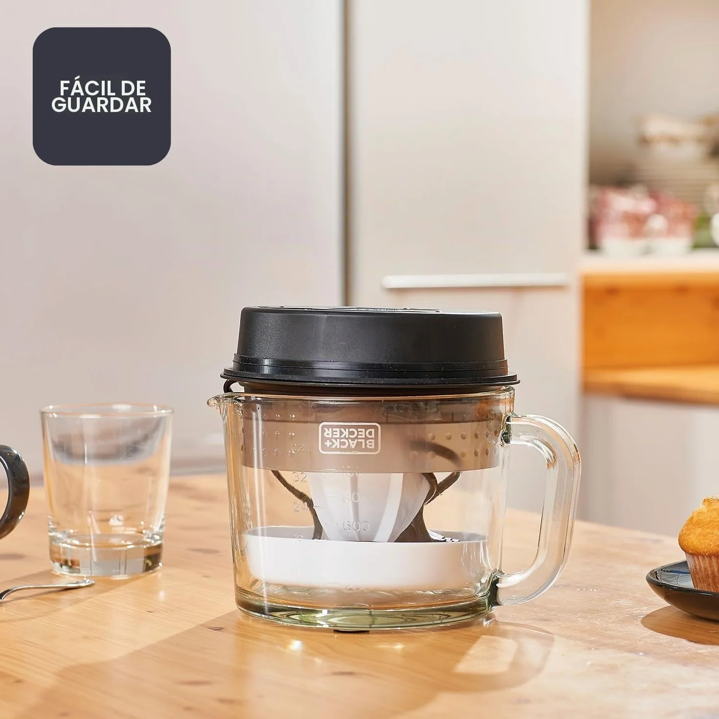BLACK+DECKER - Exprimidor Eléctrico Automático 30W | Zumo de Naranjas y Cítricos | Jarra Transparente 1L Graduada | Sin BPA | Pulpa Ajustable | Desmontable | Apto Lavavajillas | Doble Giro