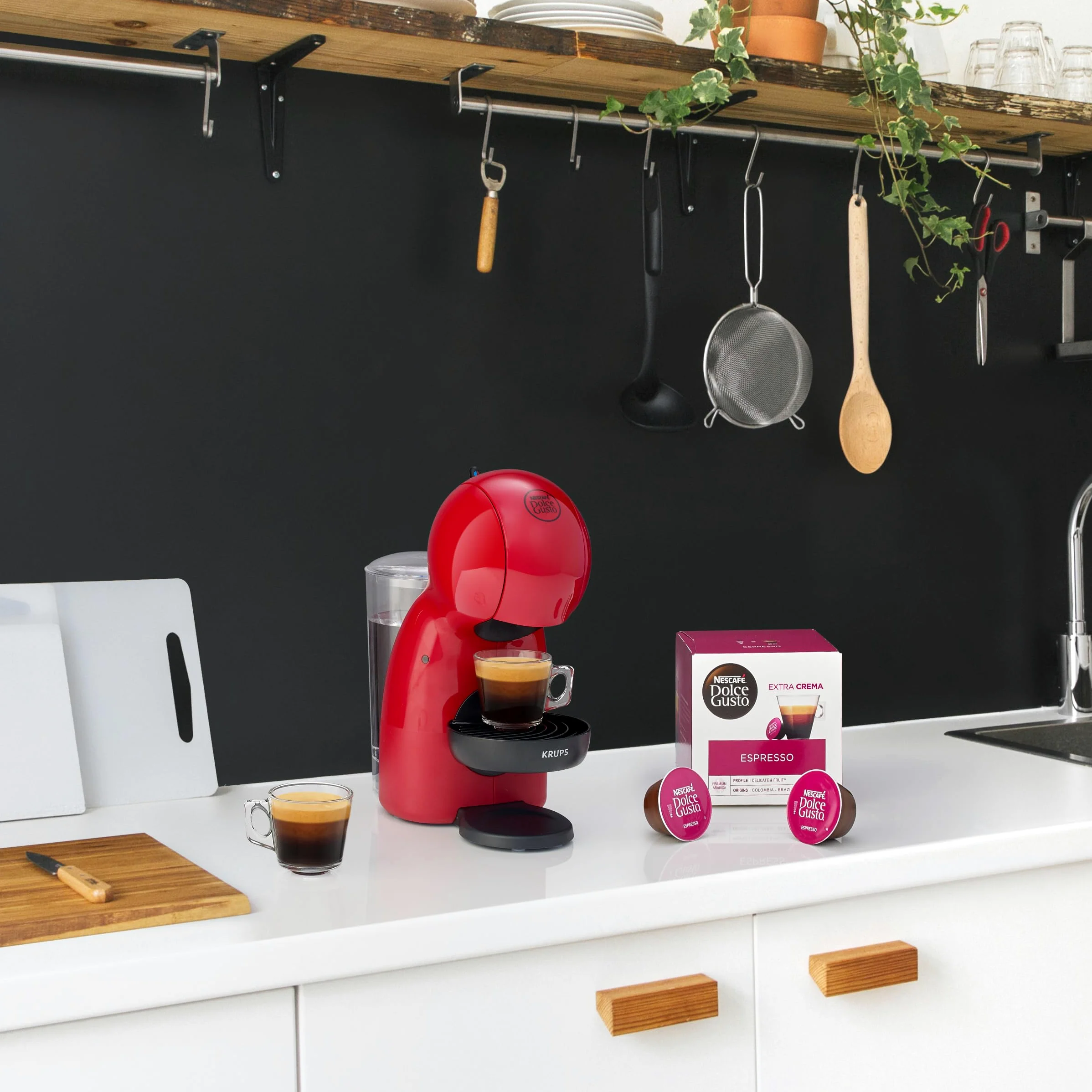 Krups Piccolo KP1A05 - Cafetera cápsulas Dolce Gusto, 15 bares y 1500 W, con depósito de 0.8 l, monodosis multibebidas frías y calientes, manual, Rojo + 3 Packs Café Intenso