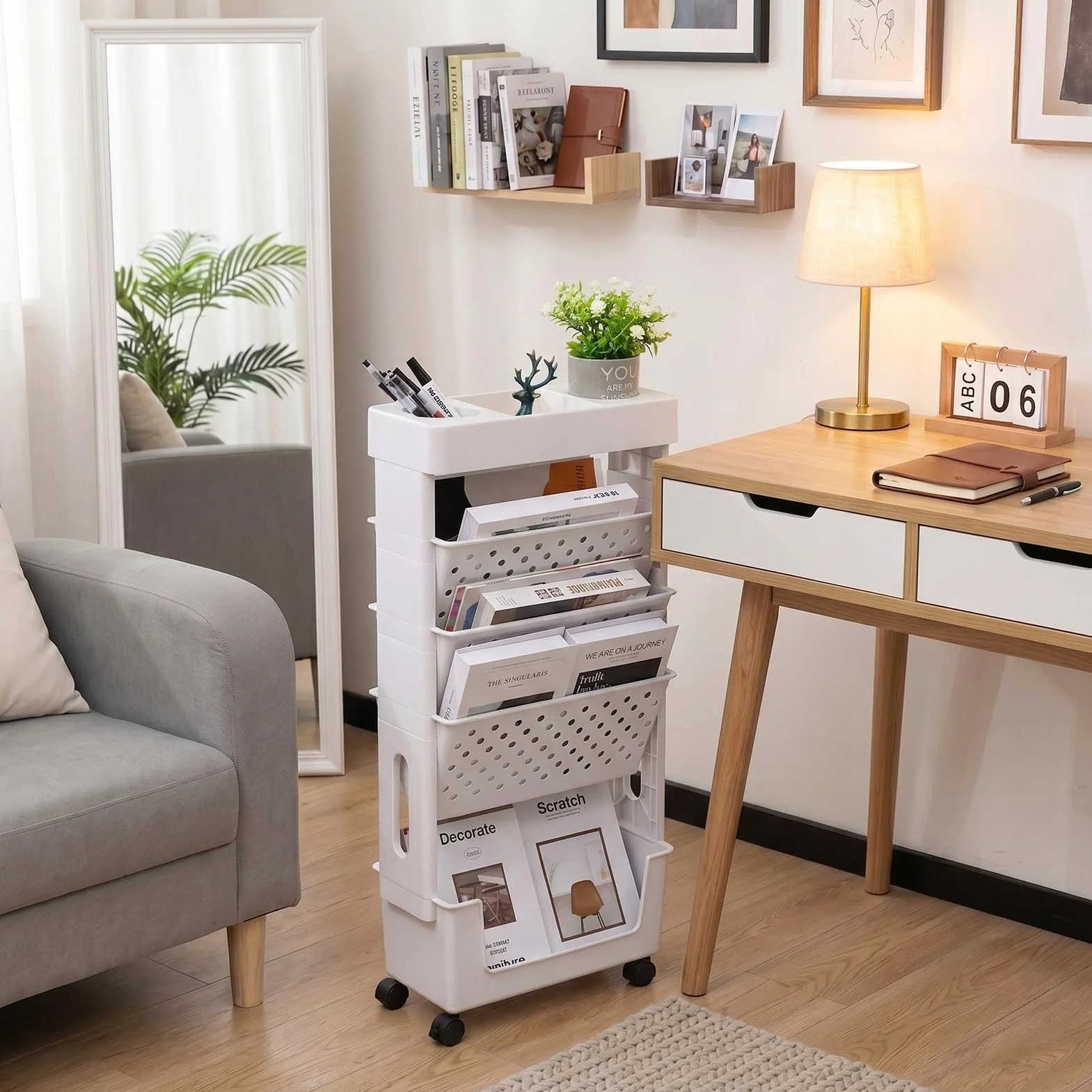 DOEWORKS Estantería Libros con Ruedas Móvil Estantería Carrito Auxiliar 5 Niveles Estante para Libros Pequeño Organizador Escritorio Ruedas Carro de Servicios para Salón Dormitorio Oficina, Blanca