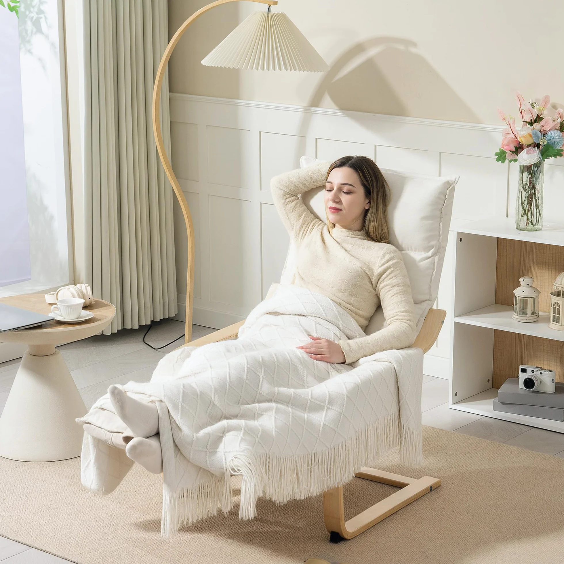 HOMCOM Sillón de Salón con Reposapiés Ajustable, Butaca de Salón Tapizada en Terciopelo, Marco de Madera, Sillón de Relax para Dormitorio, Oficina, Estudio, 67x93x105 cm, Crema