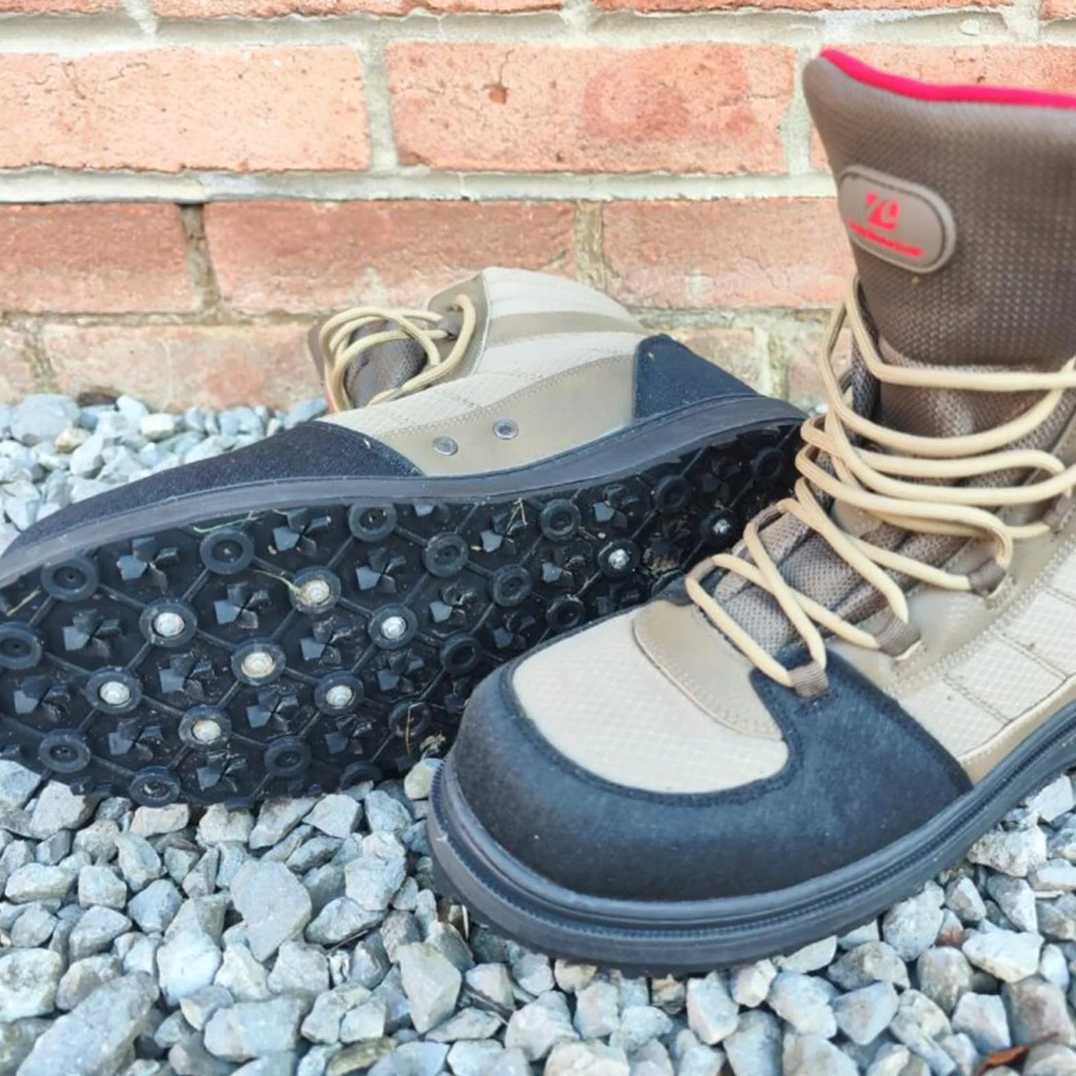 Kylebooker Tornillos atornillados para botas de vadeo, 26 piezas de tacos de pesca para botas de fieltro o suela de goma