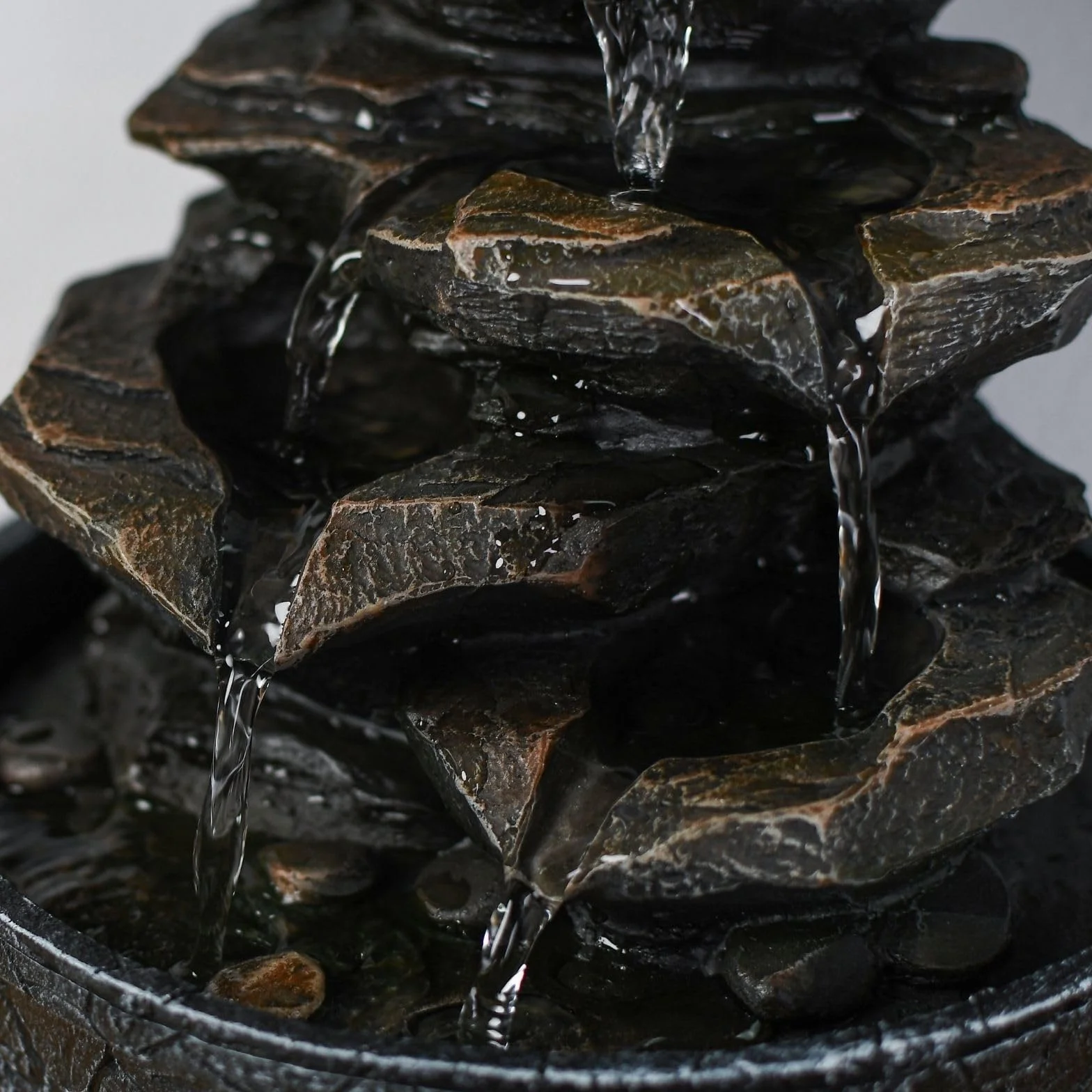 Fuente de poliresina ZenLight Little Rock, marrón oscuro, 20 x 20 x 23 cm