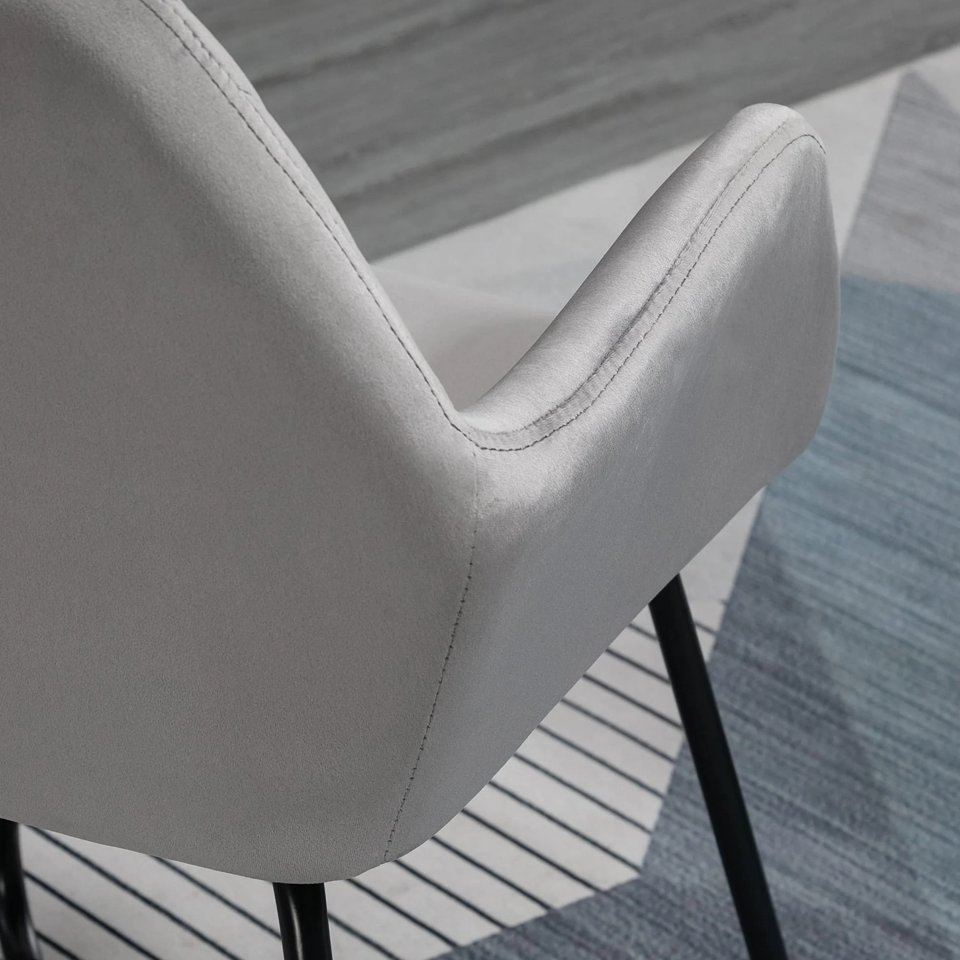 HOMCOM Butaca de Salón Sillón de Salón Tapizado en Terciopelo con Asiento Acolchado Base Metálica Cruzada Sillón Lectura para Sala de Estar Dormitorio Gris