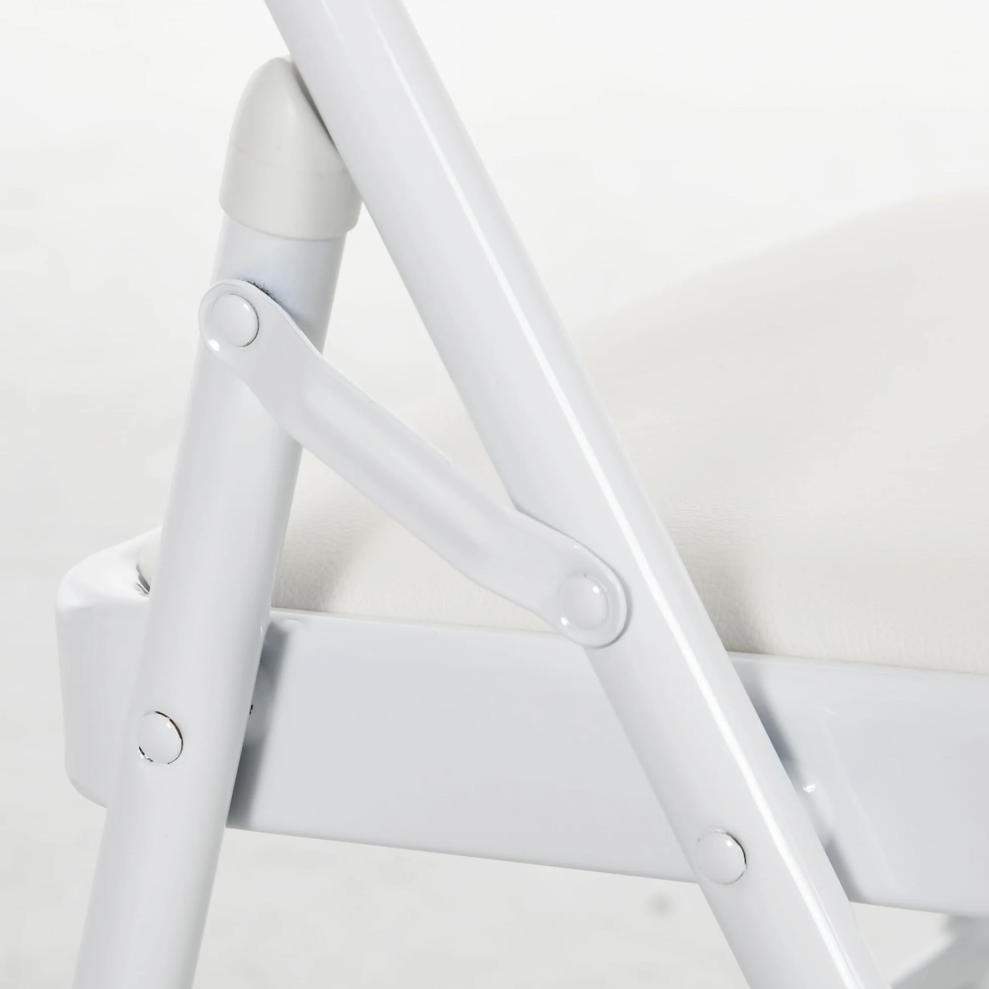 HOMCOM Juego de 2 Sillas Plegables Acolchadas con Respaldo y Estructura de Acero, para Salón, Comedor, Cocina, 45x46x78 cm, Blanco