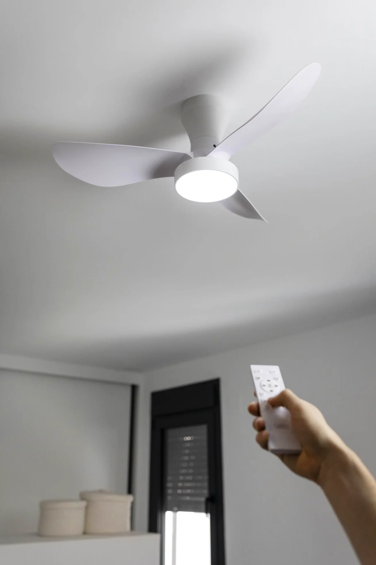 DUPI Ventilador de Techo PRO AIR | Motor DC Silencioso | 6 Velocidades | Luz LED Dimmable 3000–6000K | Mando con Temporizador | Ø 80 cm | Blanco