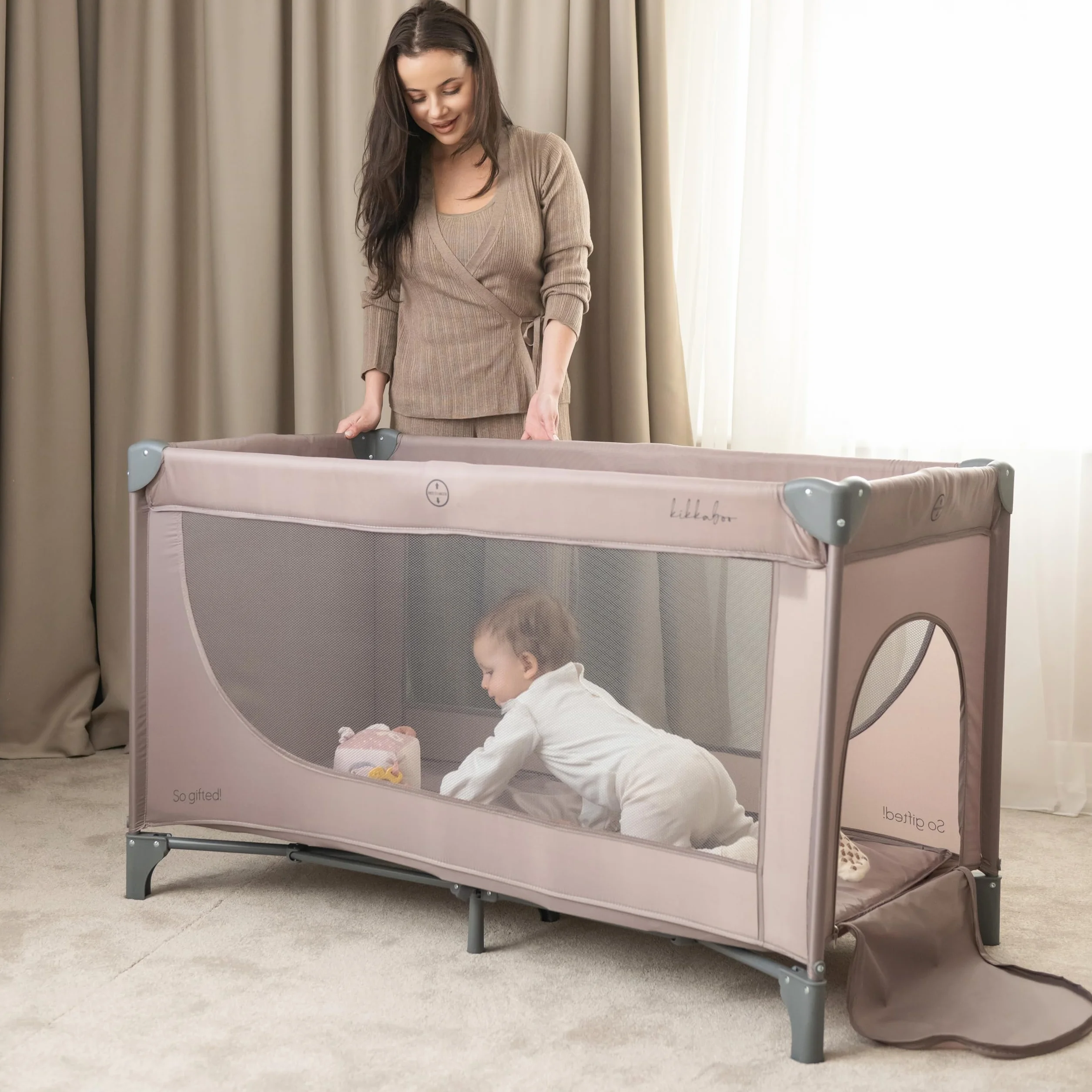 KikkaBoo Cuna de Viaje SO Gifted 2026 120x60 cm hasta 15 kg, Parque Plegable con Bolsa de Transporte, Beige