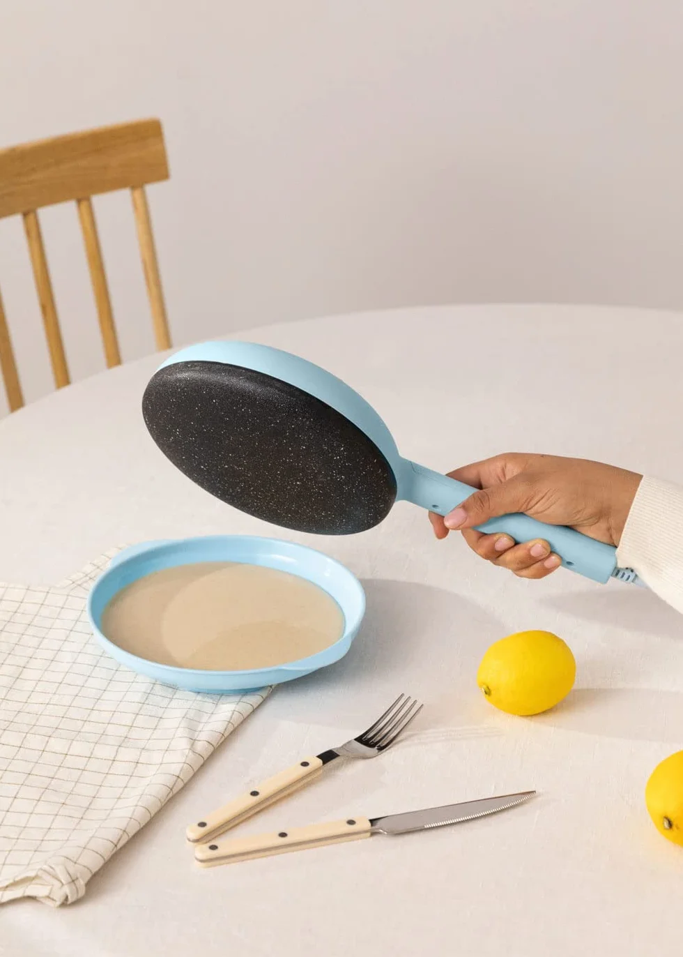 CREATE/CREPE MAKER/Máquina de crepes eléctrica Azul/Placa antiadherente Ø21cm, 600W, sin aceites, base antideslizante, diseño retro