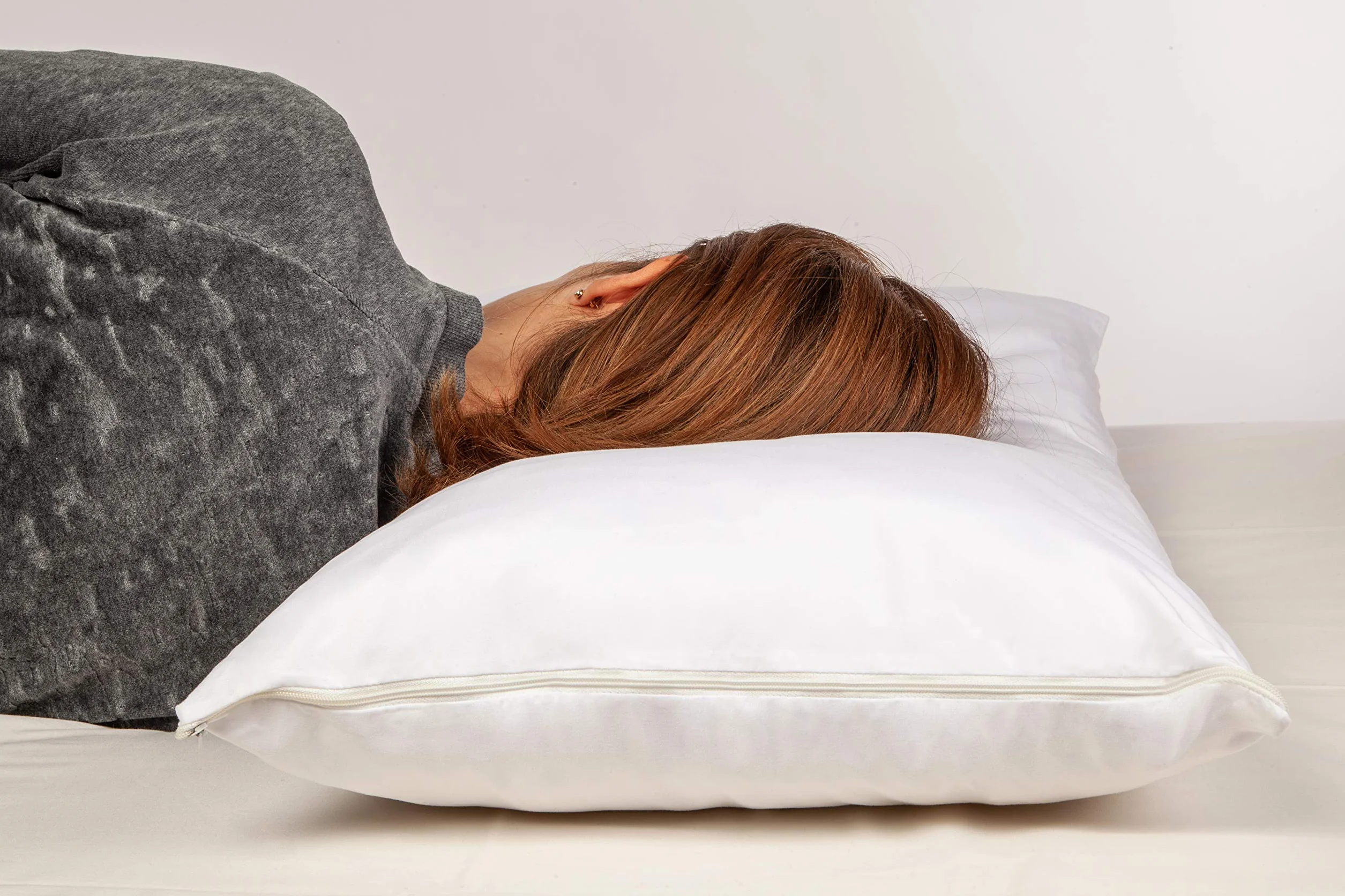 Seasons - Almohada Infantil de Fibra, 80 cm, Extrasuave, Antiácaros, Almohada Baja Firmeza, con Doble Funda con Cremallera, Funda Exterior Satén Algodón, Fabricado en España